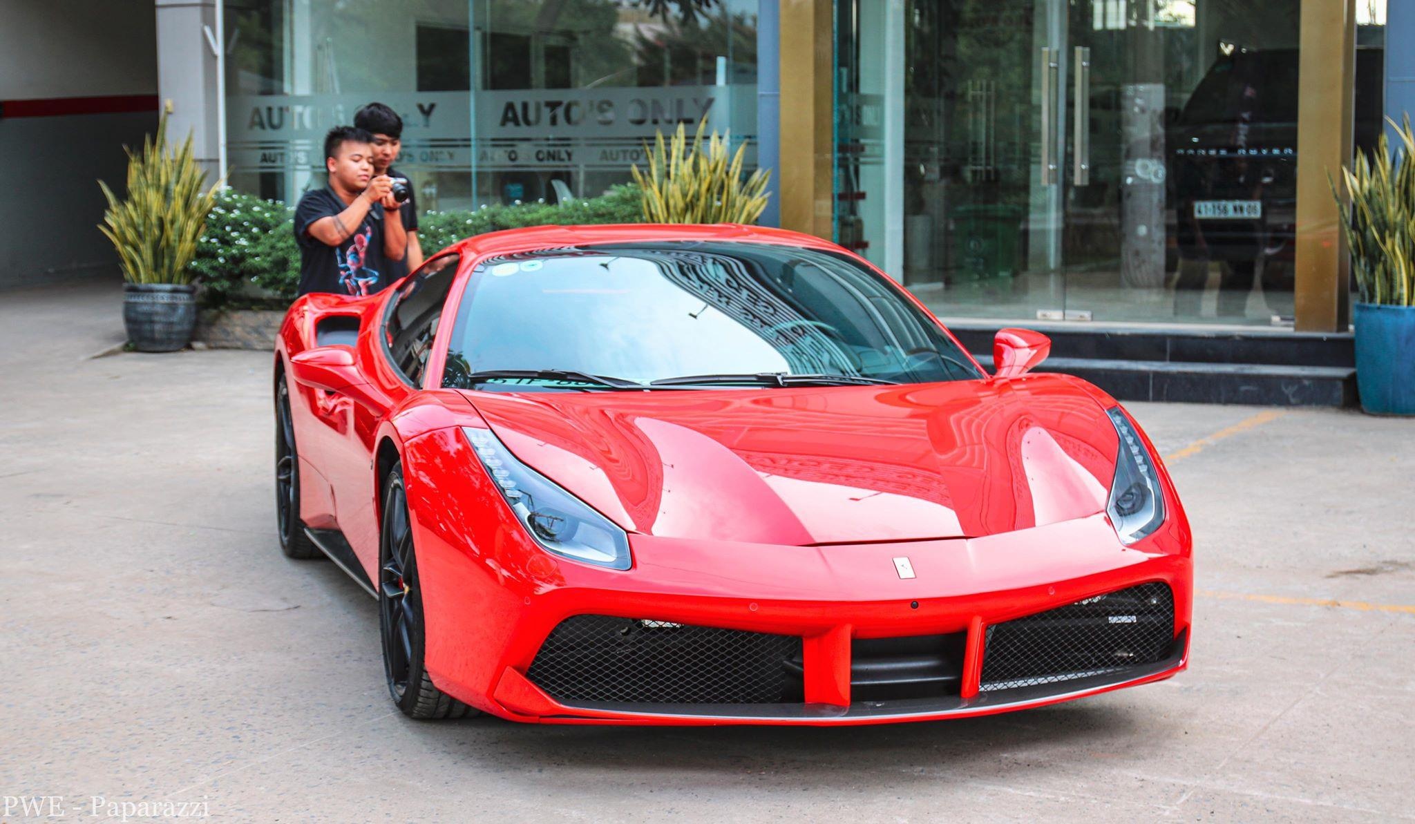 Sieu xe Ferrari 488 GTB cua Tuan Hung tai xuat anh 1