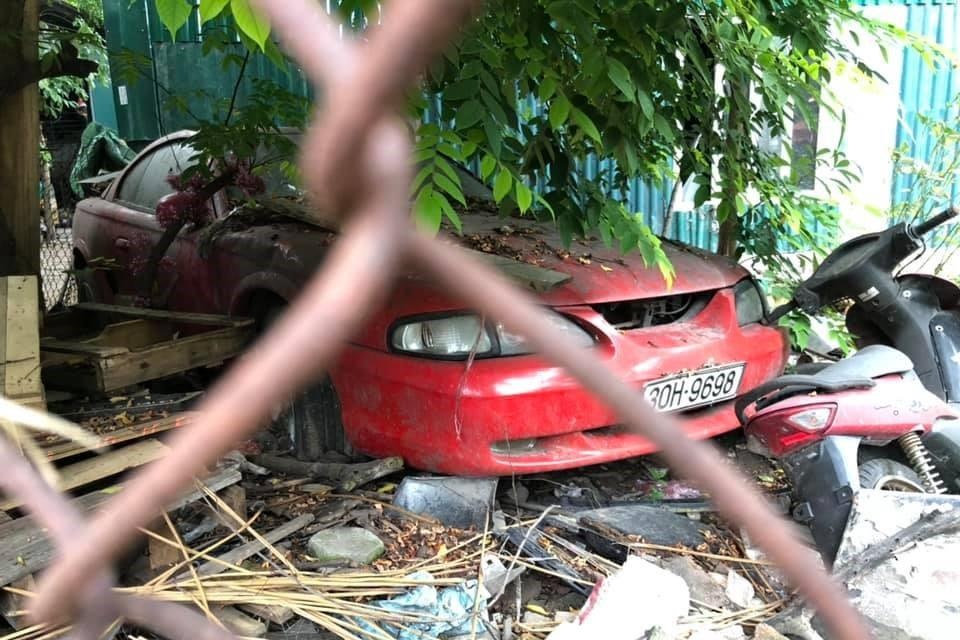 Kho xe sang bi bo roi o Ha Noi anh 2