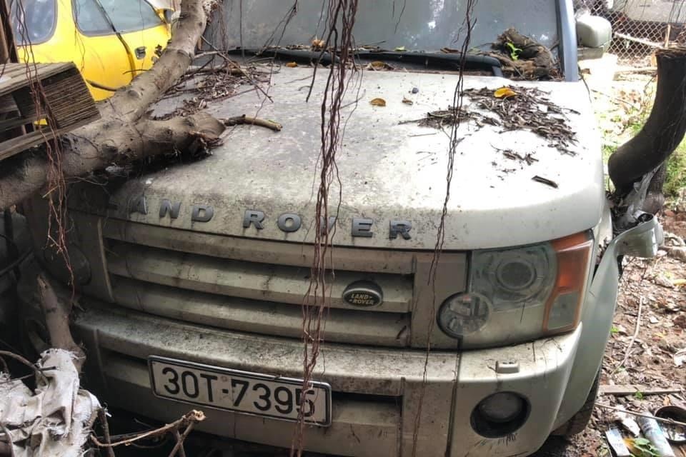 Ford Mustang, Hummer H2, Land Rover bi bo roi tai Ha Noi hinh anh