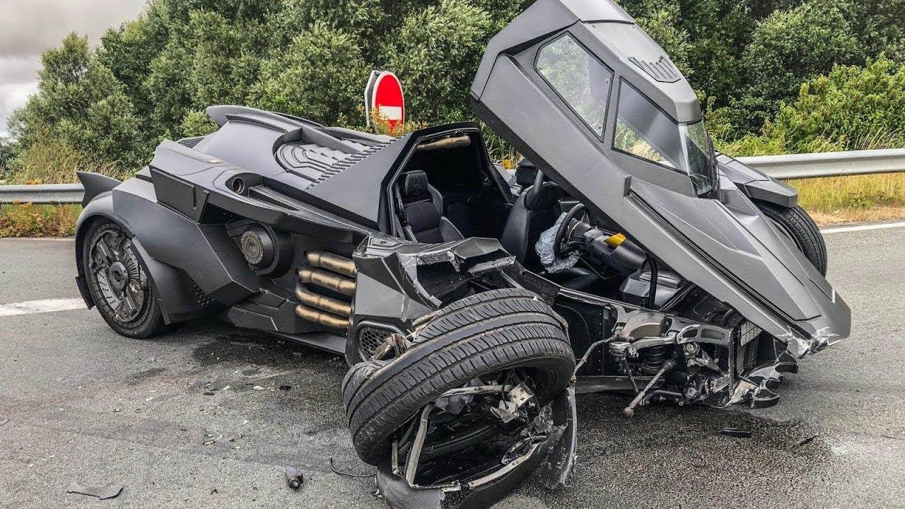 Lamborghini độ Batmobile gặp nạn ở Pháp ảnh 1 Lamborghini do Batmobile gap nan o Phap anh 1