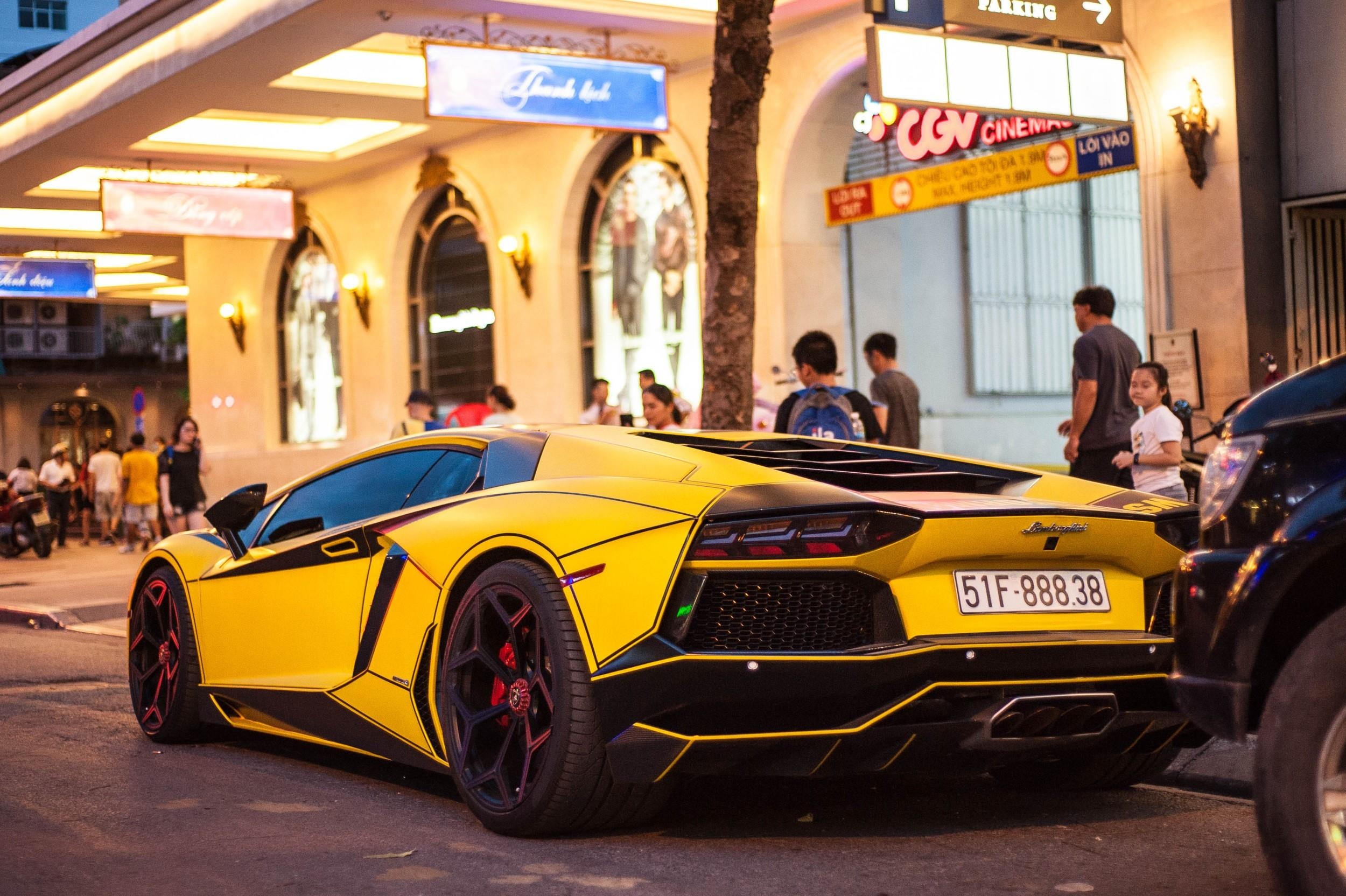 Lamborghini Aventador chinh hang dau tien anh 7