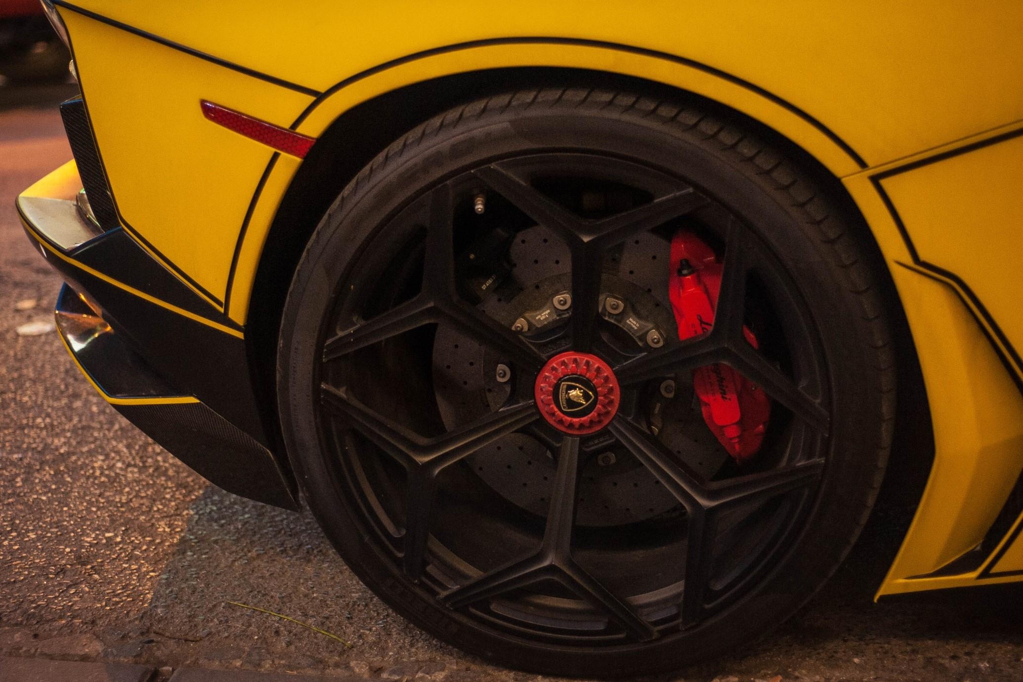 Lamborghini Aventador chinh hang dau tien anh 5