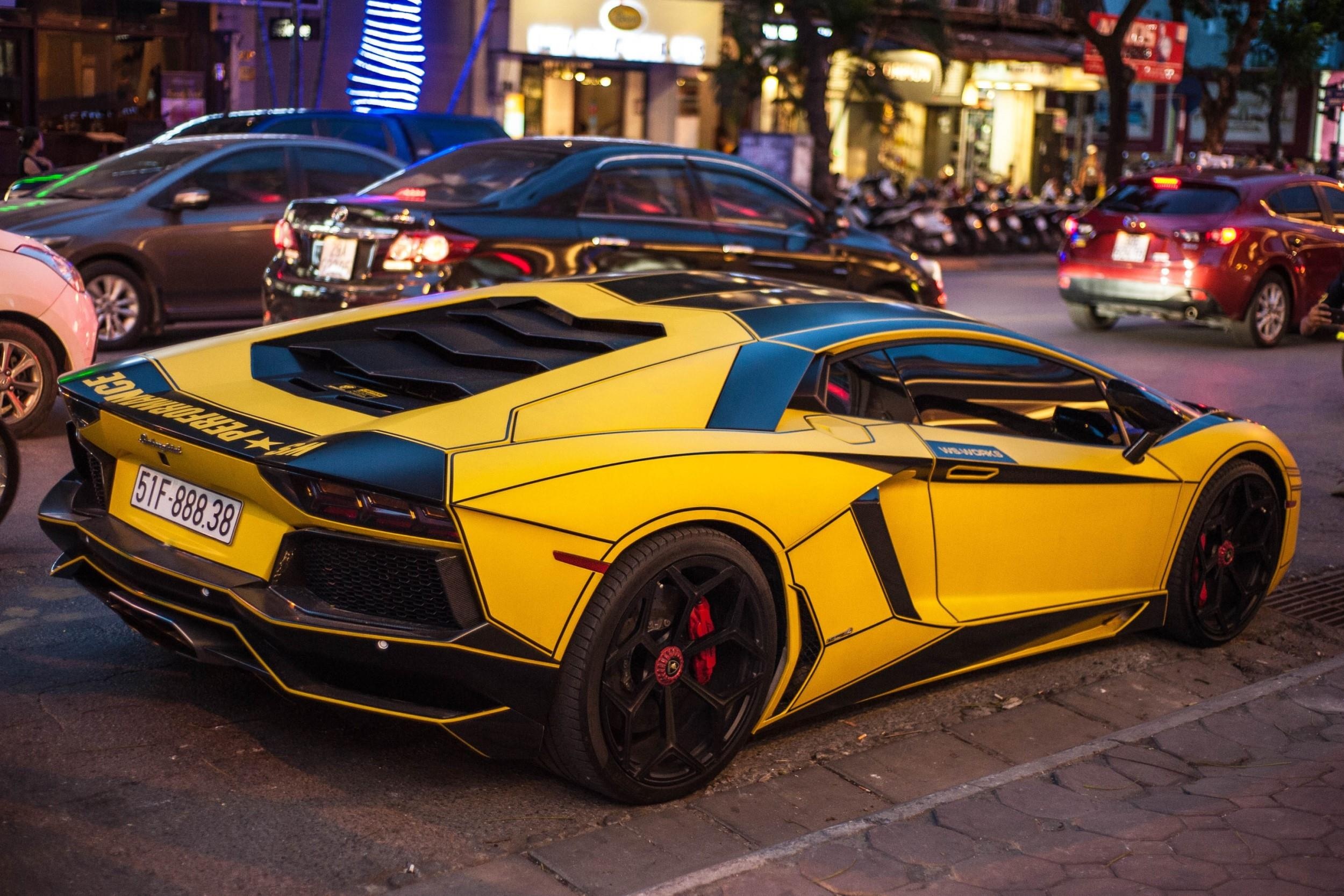 Lamborghini Aventador chinh hang dau tien anh 2