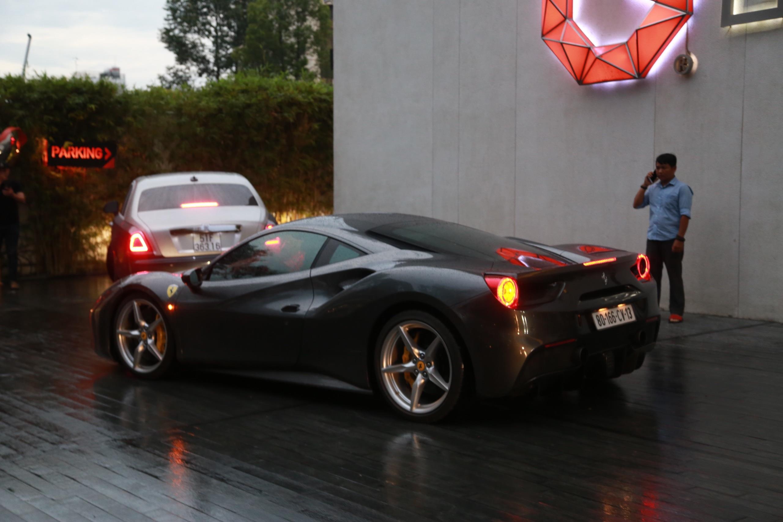 Nhung sieu xe nao quy tu tai dam cuoi Cuong Do La? anh 5