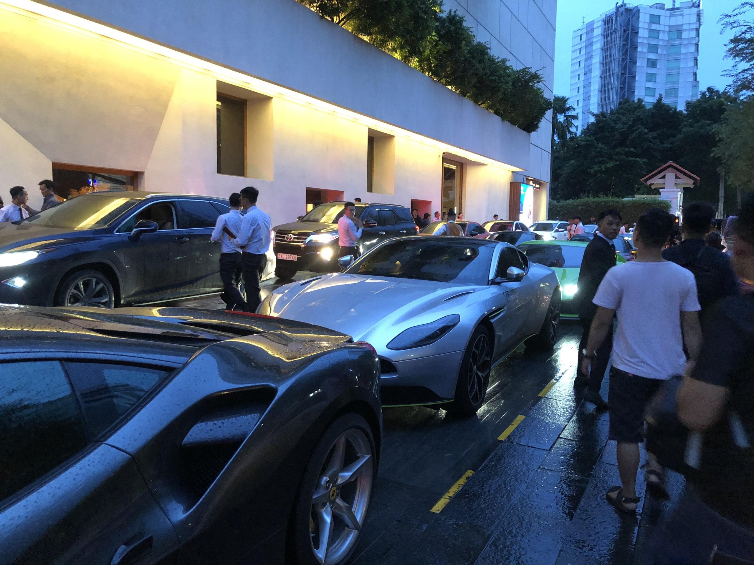 Nhung sieu xe nao quy tu tai dam cuoi Cuong Do La? anh 7