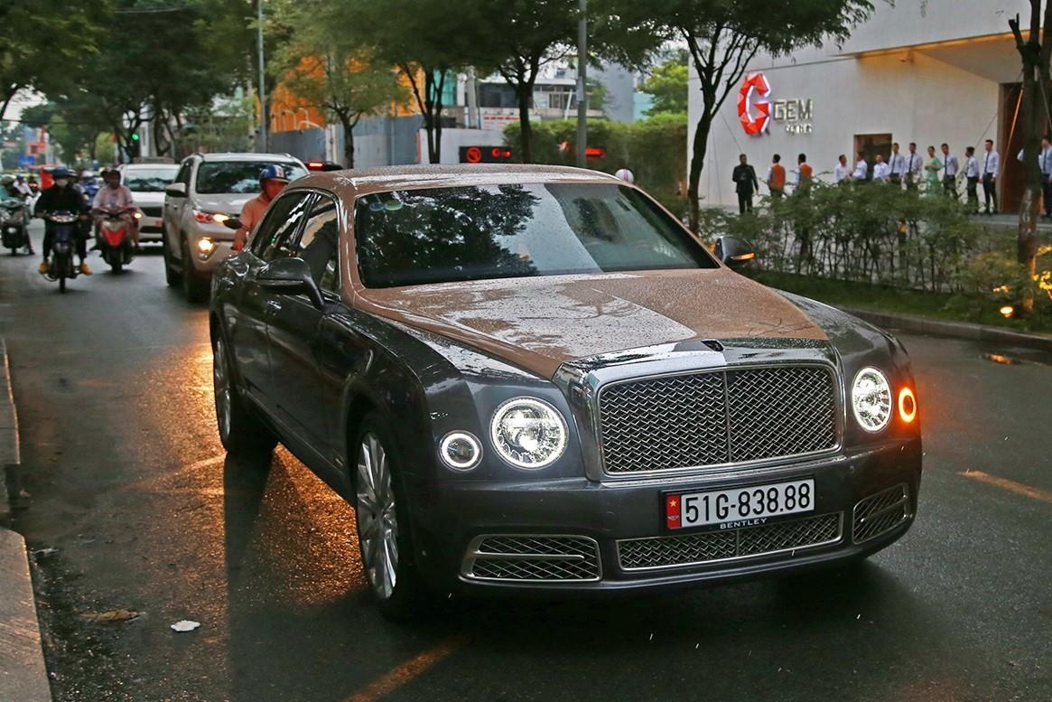 Bentley Mulsanne EWB hang doc xuat hien tai dam cuoi Cuong Do La hinh anh