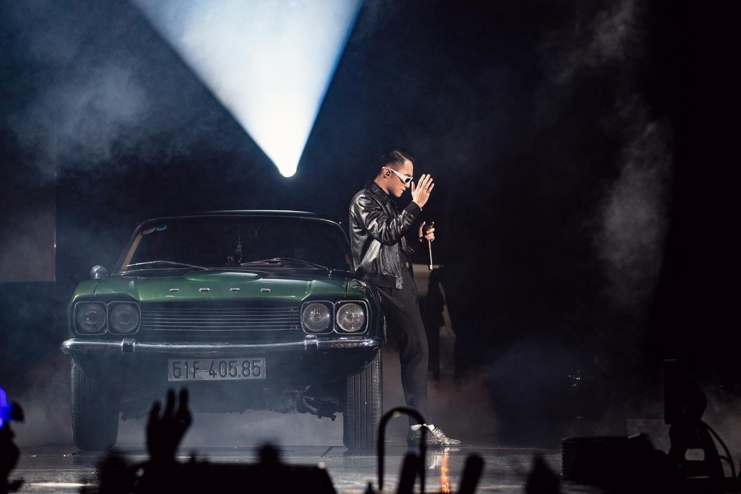 Son Tung M-TP mang xe vao liveshow anh 1