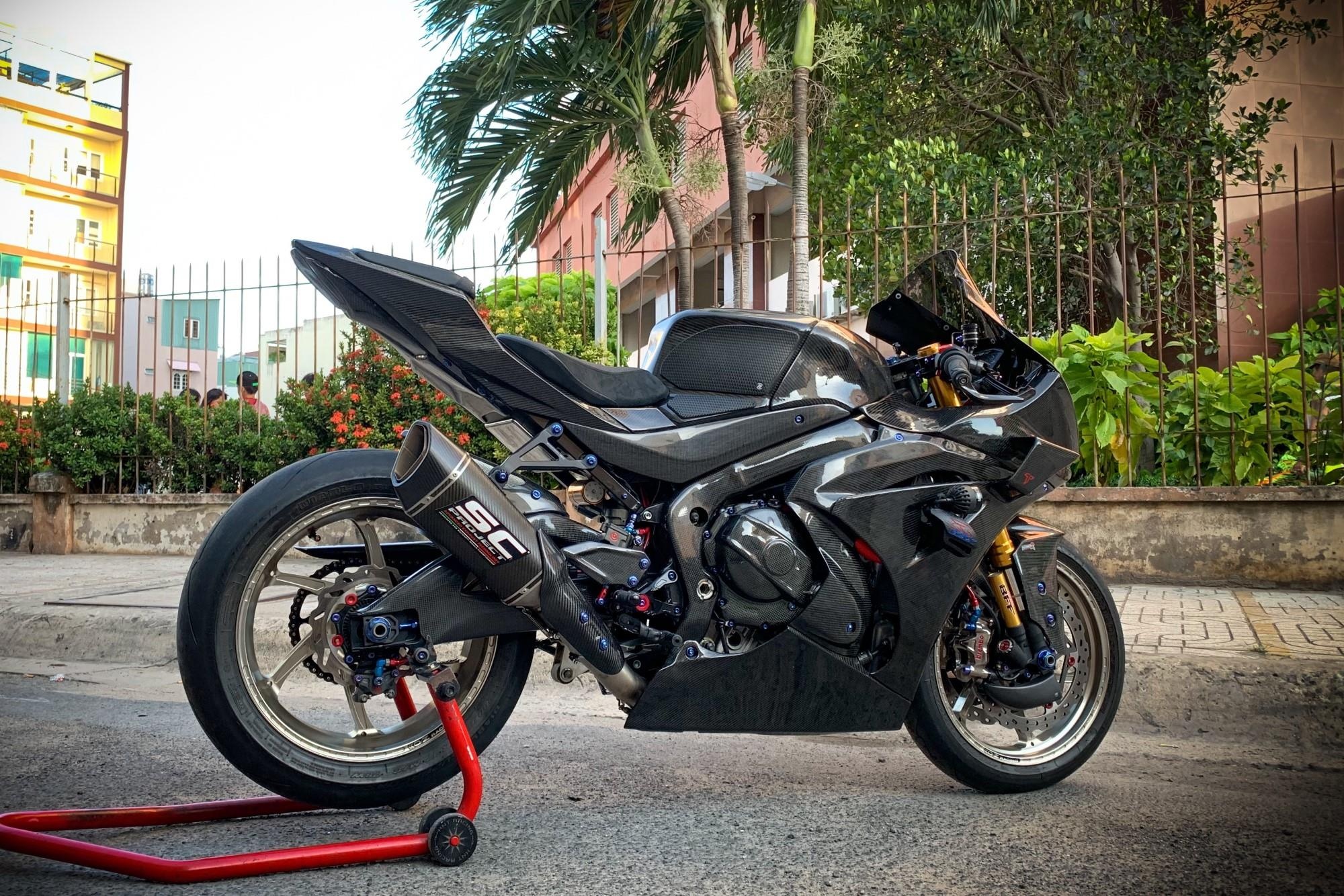 Suzuki GSX-R1000 dan ao carbon anh 2