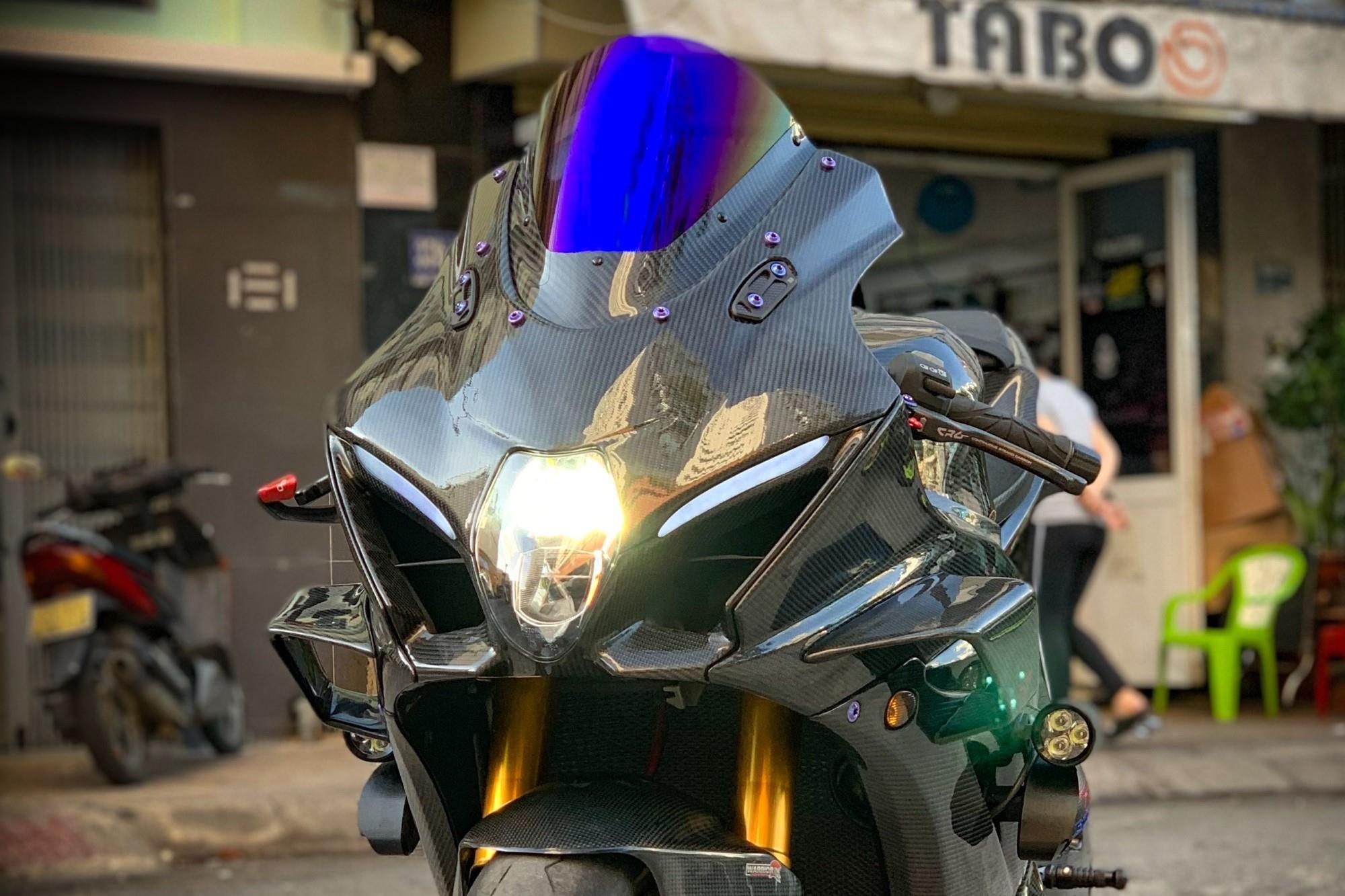 Suzuki GSX-R1000 dan ao carbon anh 6