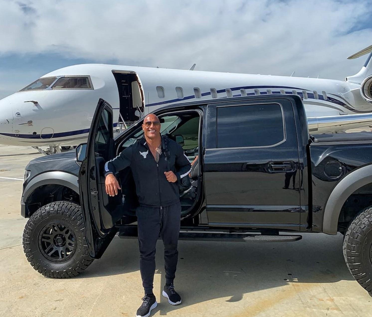 Bo suu tap xe cua The Rock anh 2