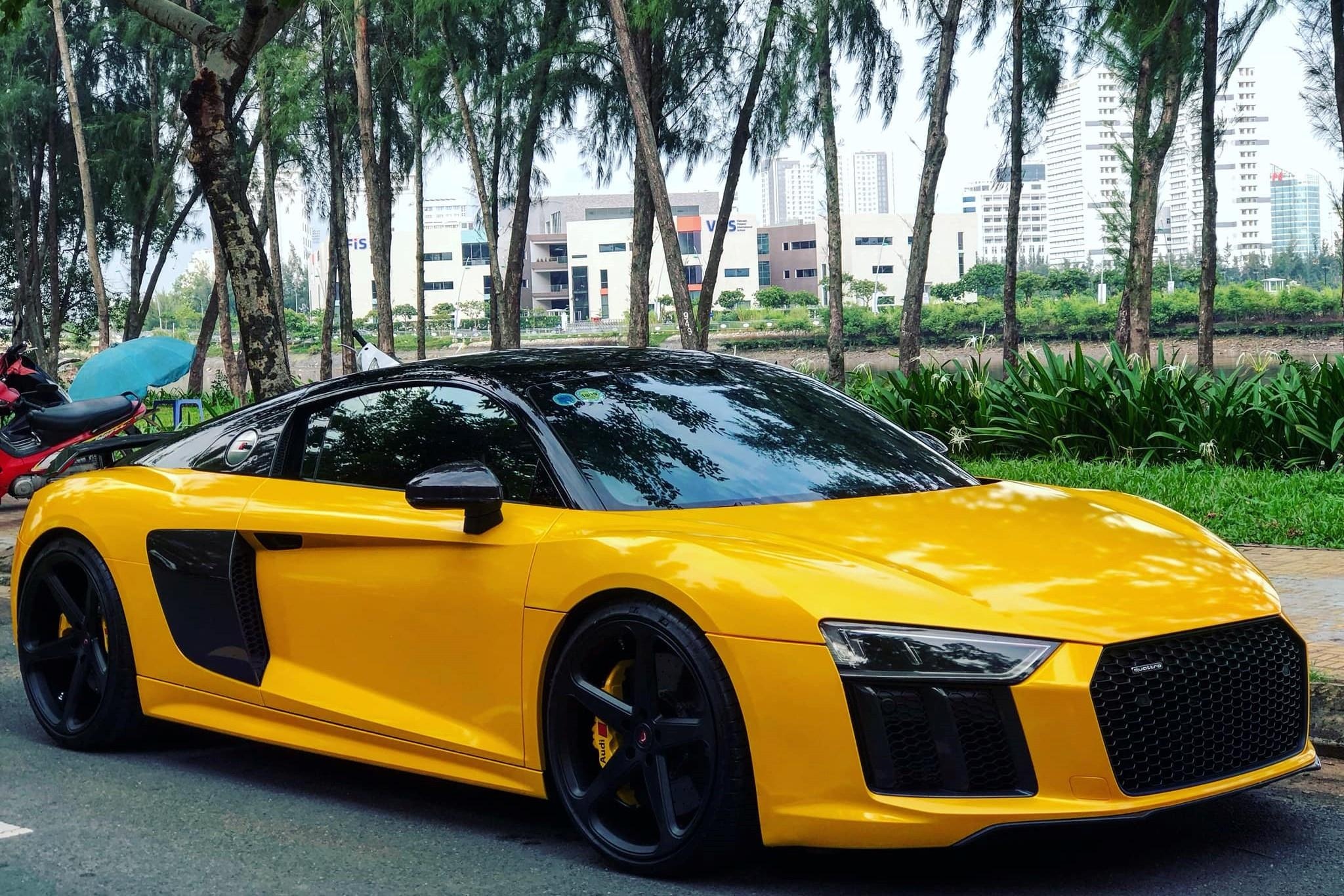 Audi R8 V10 Plus tung cua Cuong Do La thay ao moi anh 1