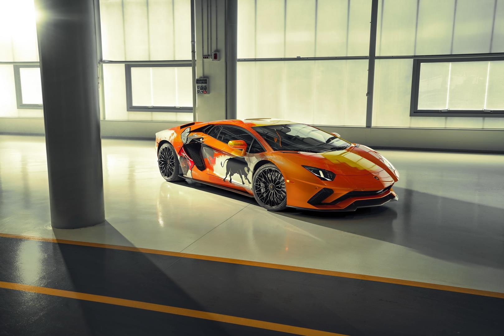 Lamborghini Aventador S ve tay anh 1