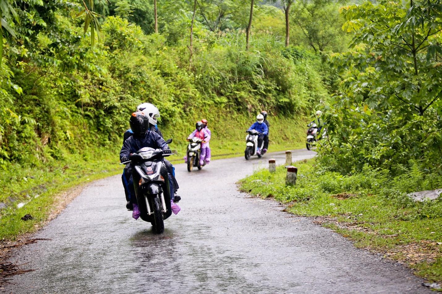 Di xe tay ga tren deo anh 6