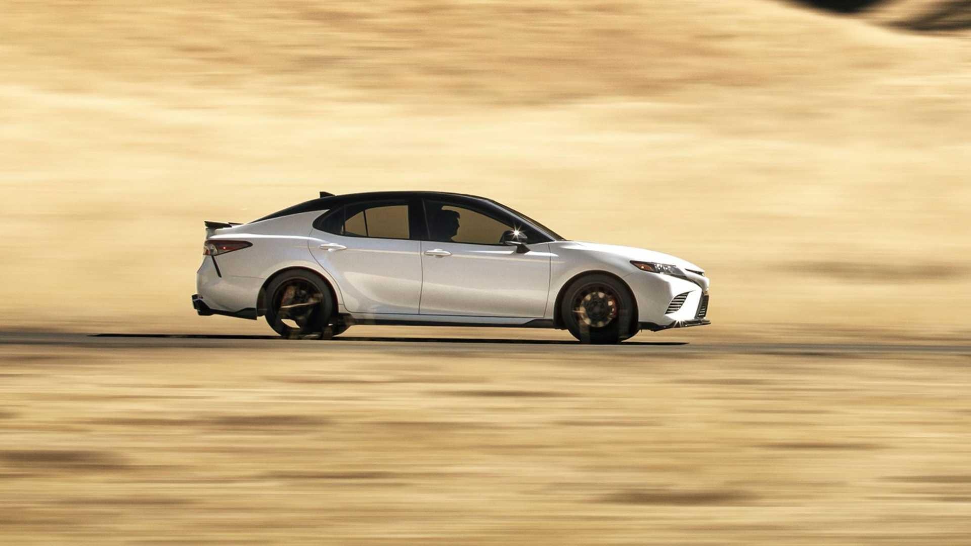Toyota Camry TRD ra mat anh 2