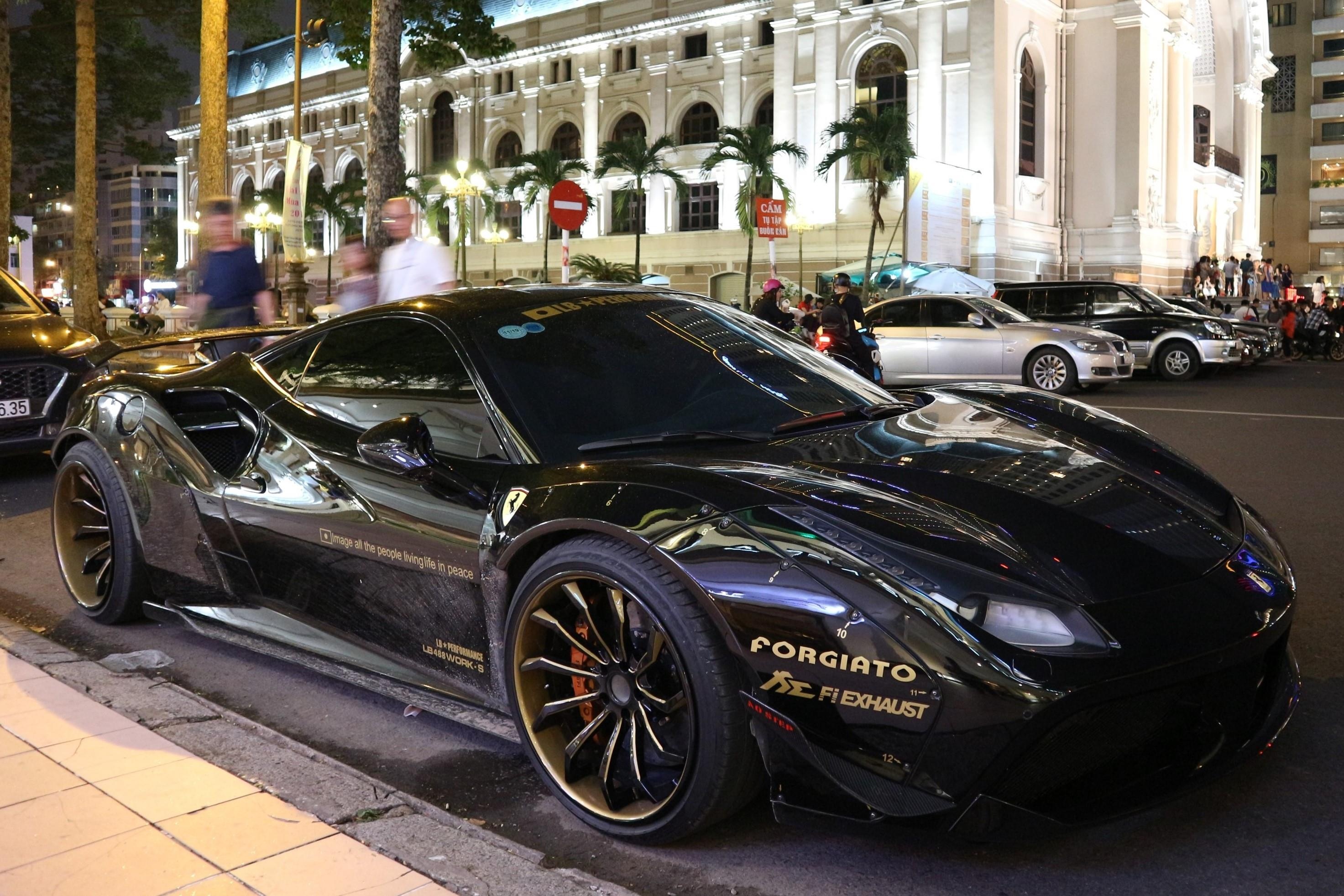 Can canh sieu xe Ferrari 488 GTB do Liberty Walk doc nhat VN hinh anh