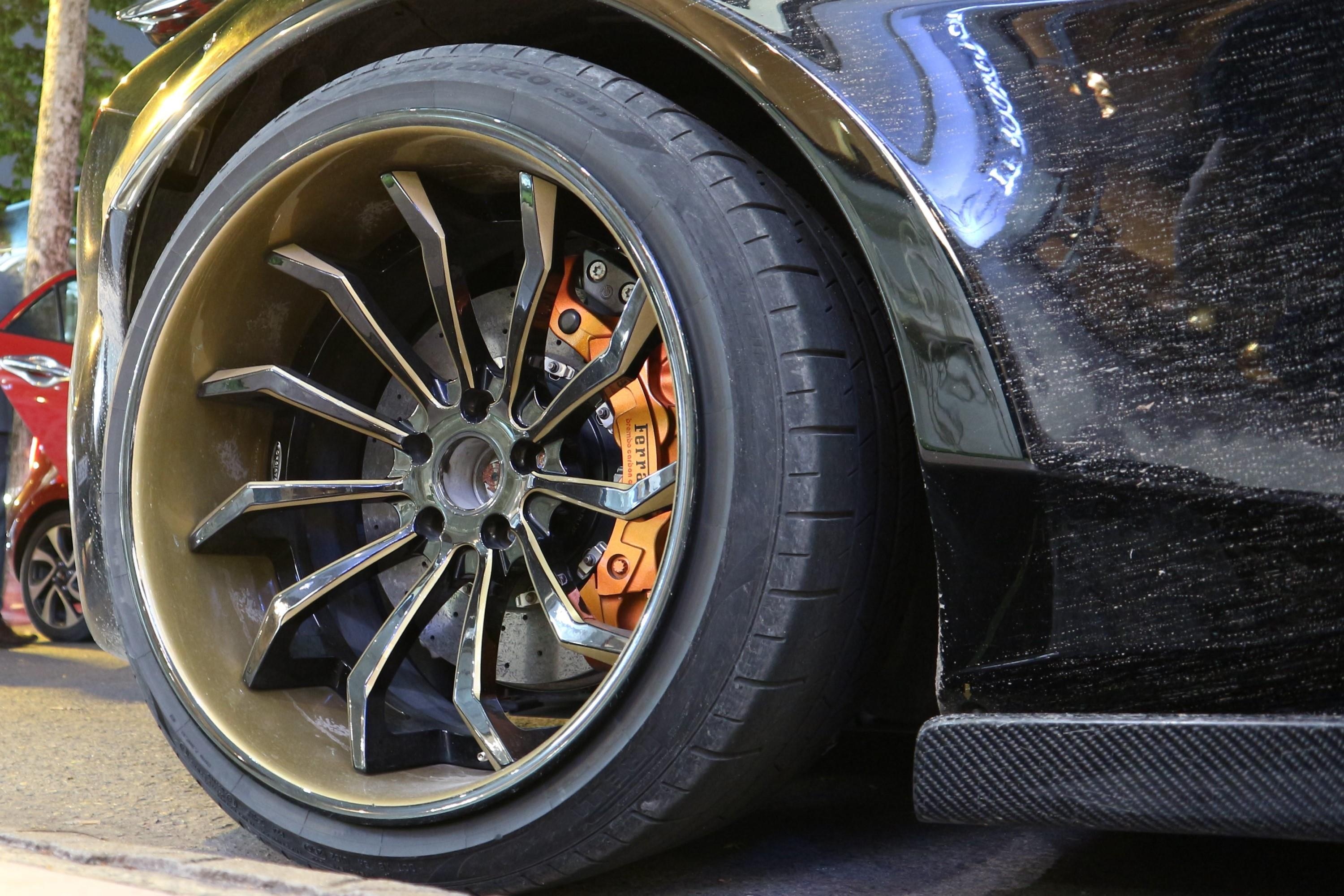 Can canh sieu xe Ferrari 488 GTB do anh 8