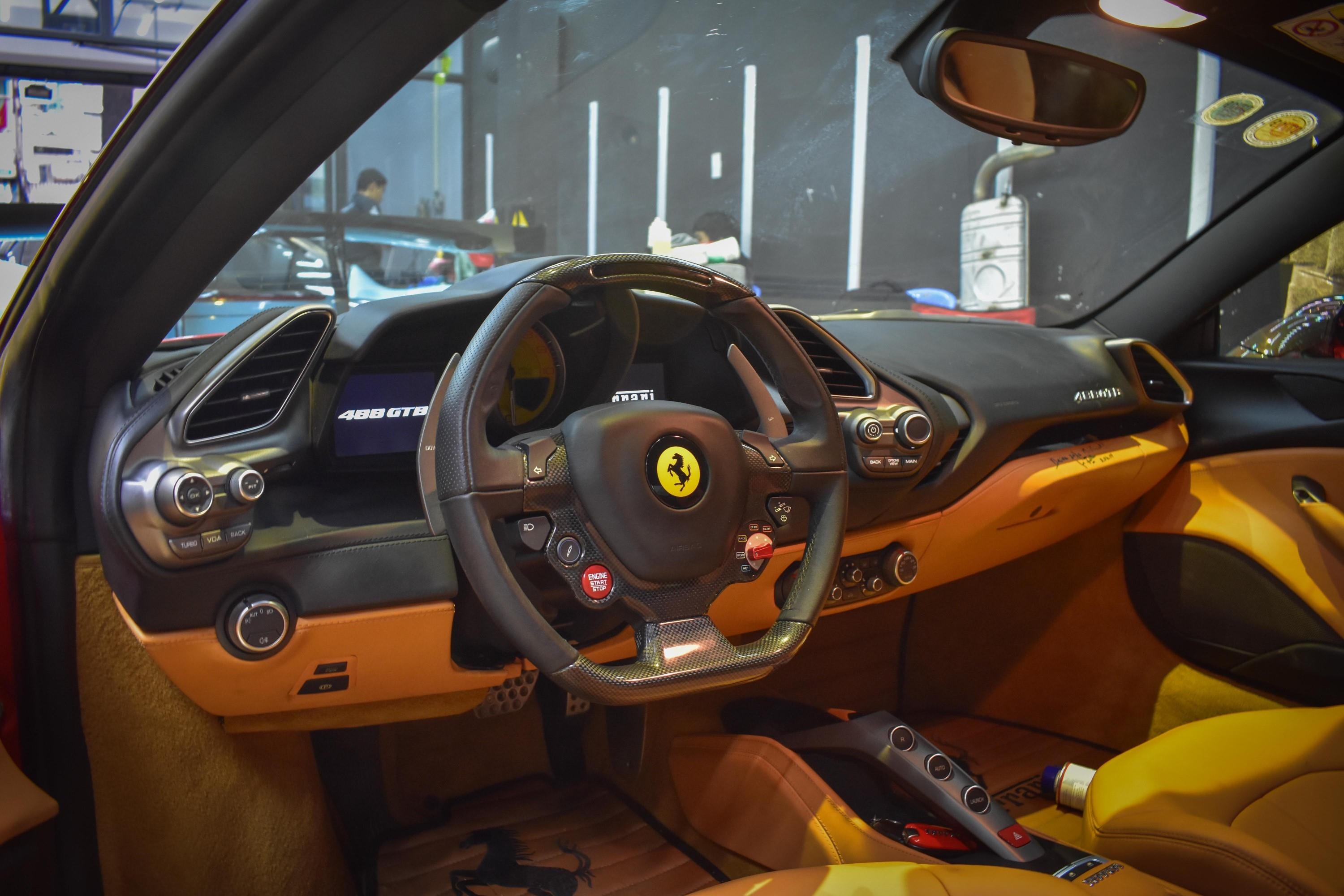 Can canh sieu xe Ferrari 488 GTB do anh 10