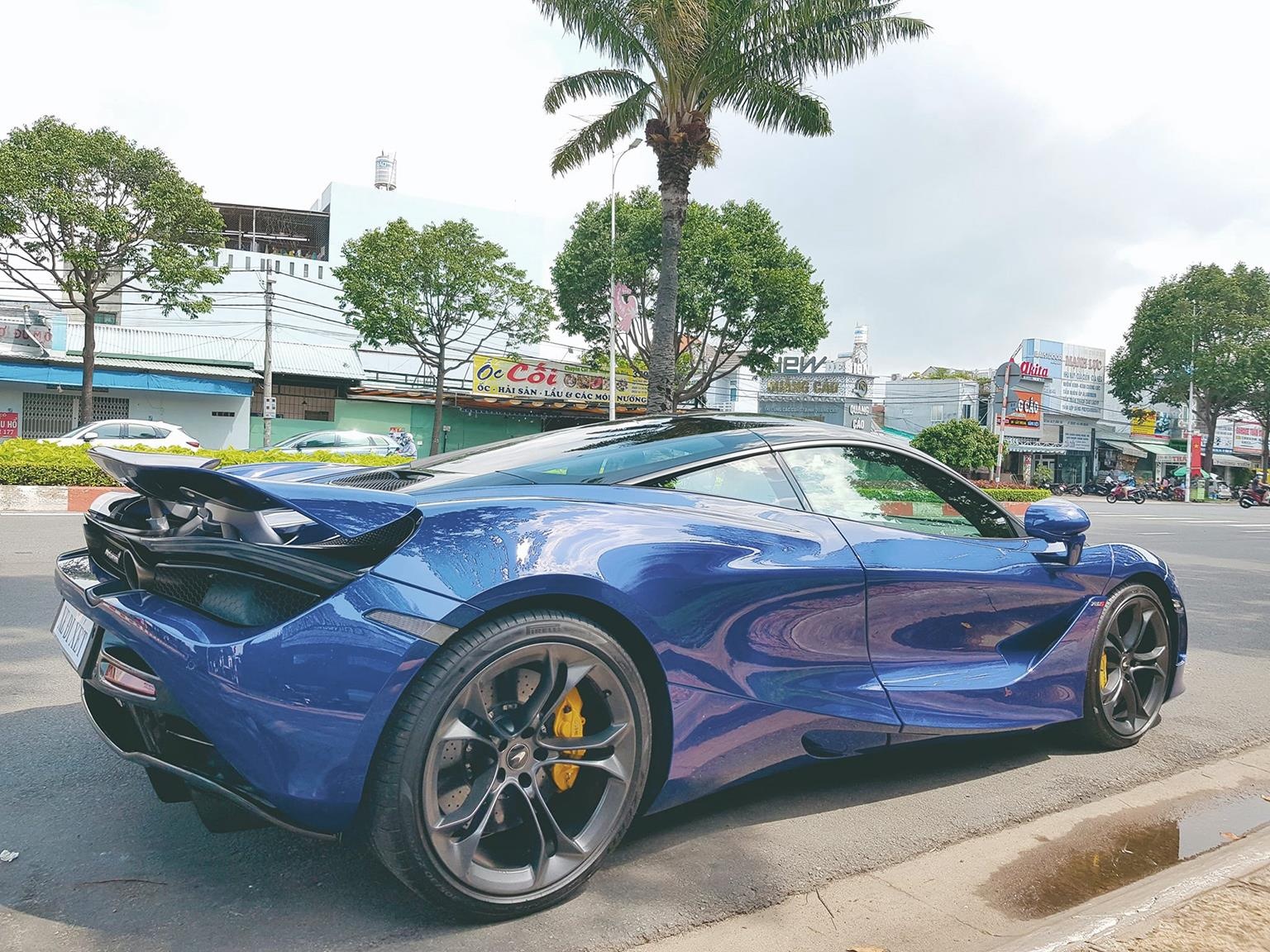 Can canh sieu xe McLaren 720S mau tim anh 5