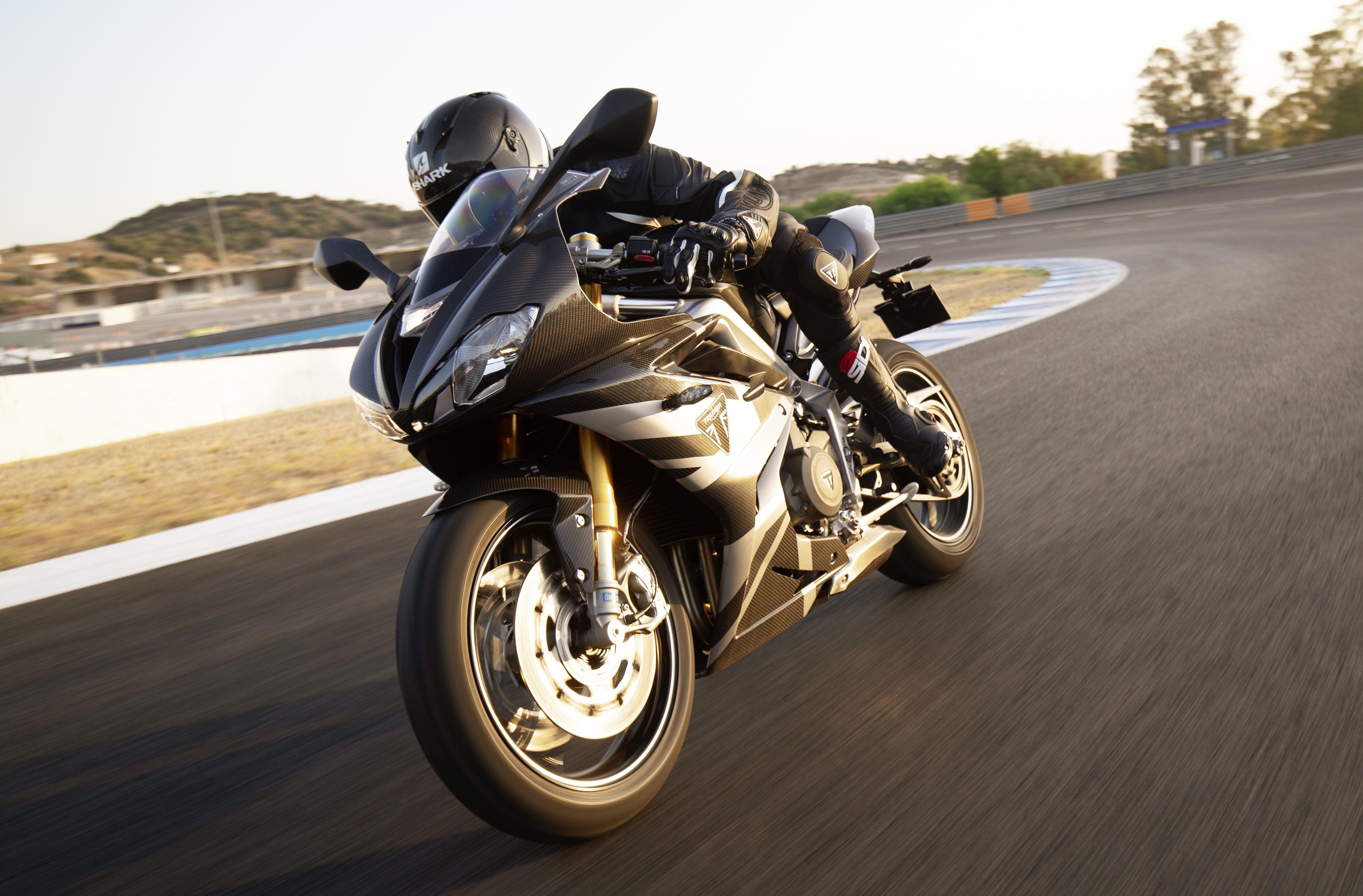 Chi tiet Triumph Daytona 765 ban dac biet, gioi han 765 chiec hinh anh