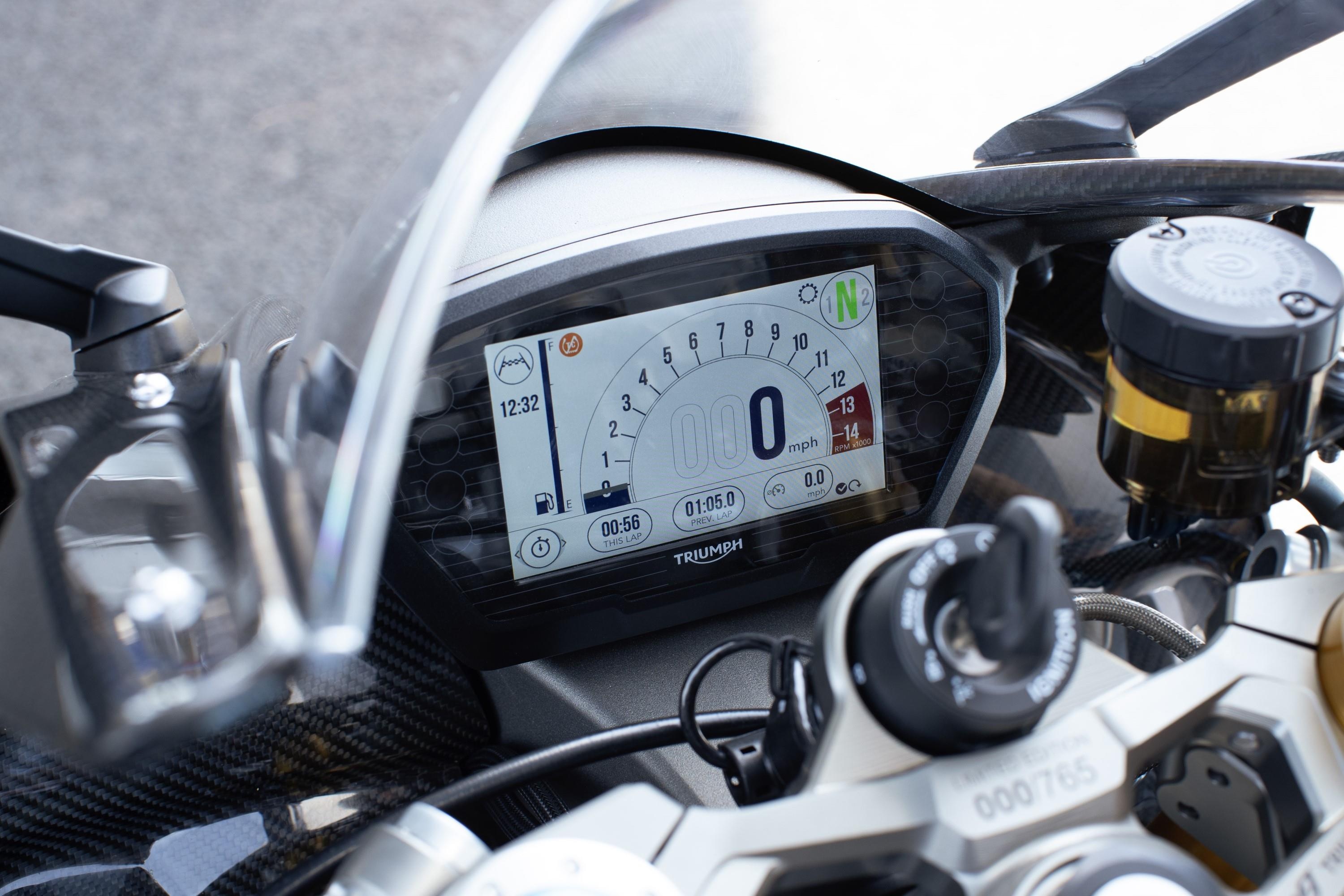 Triumph Daytona Moto2 765 Limited Edition ra mat anh 8