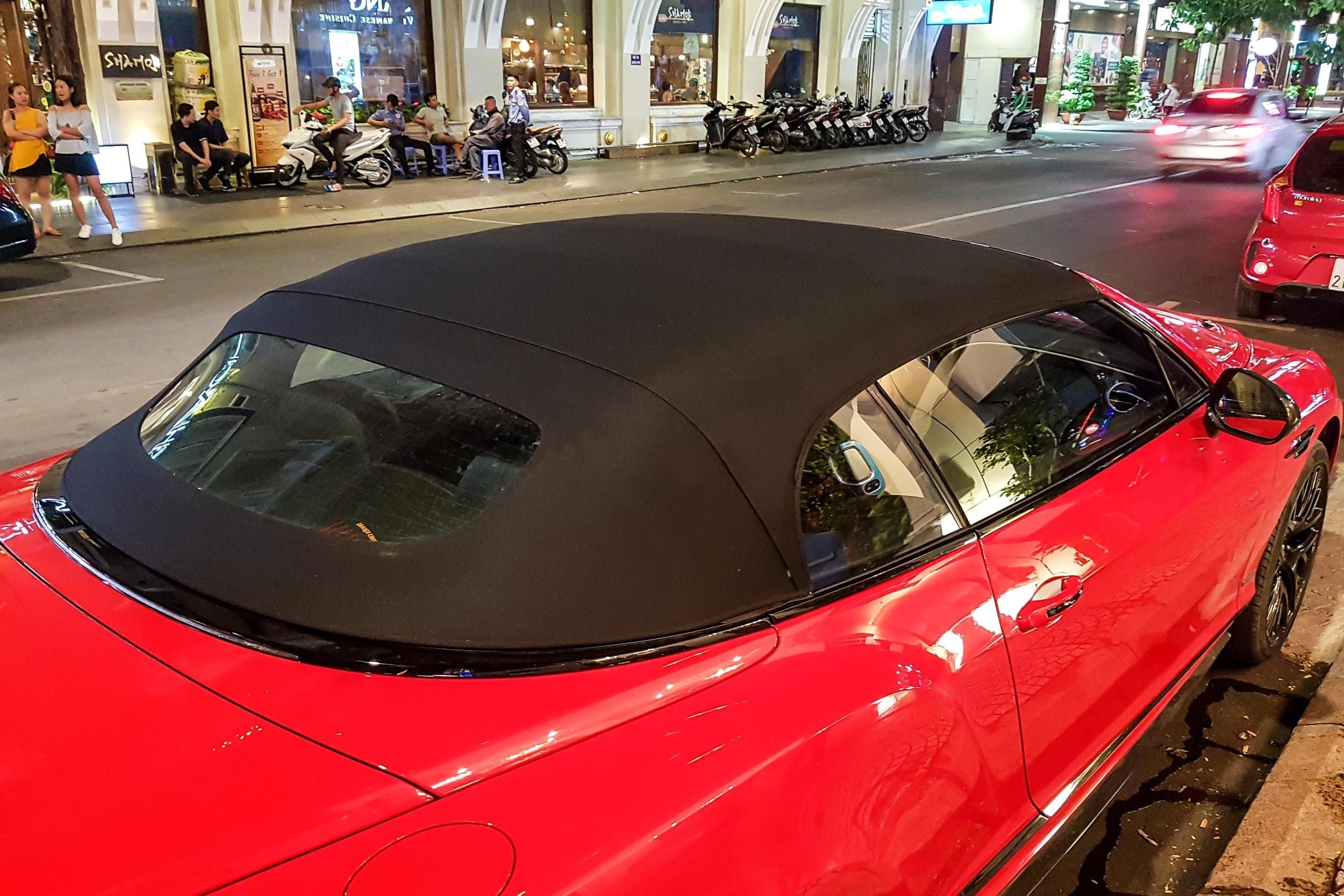 Bentley Continental Supersports Convertible anh 7