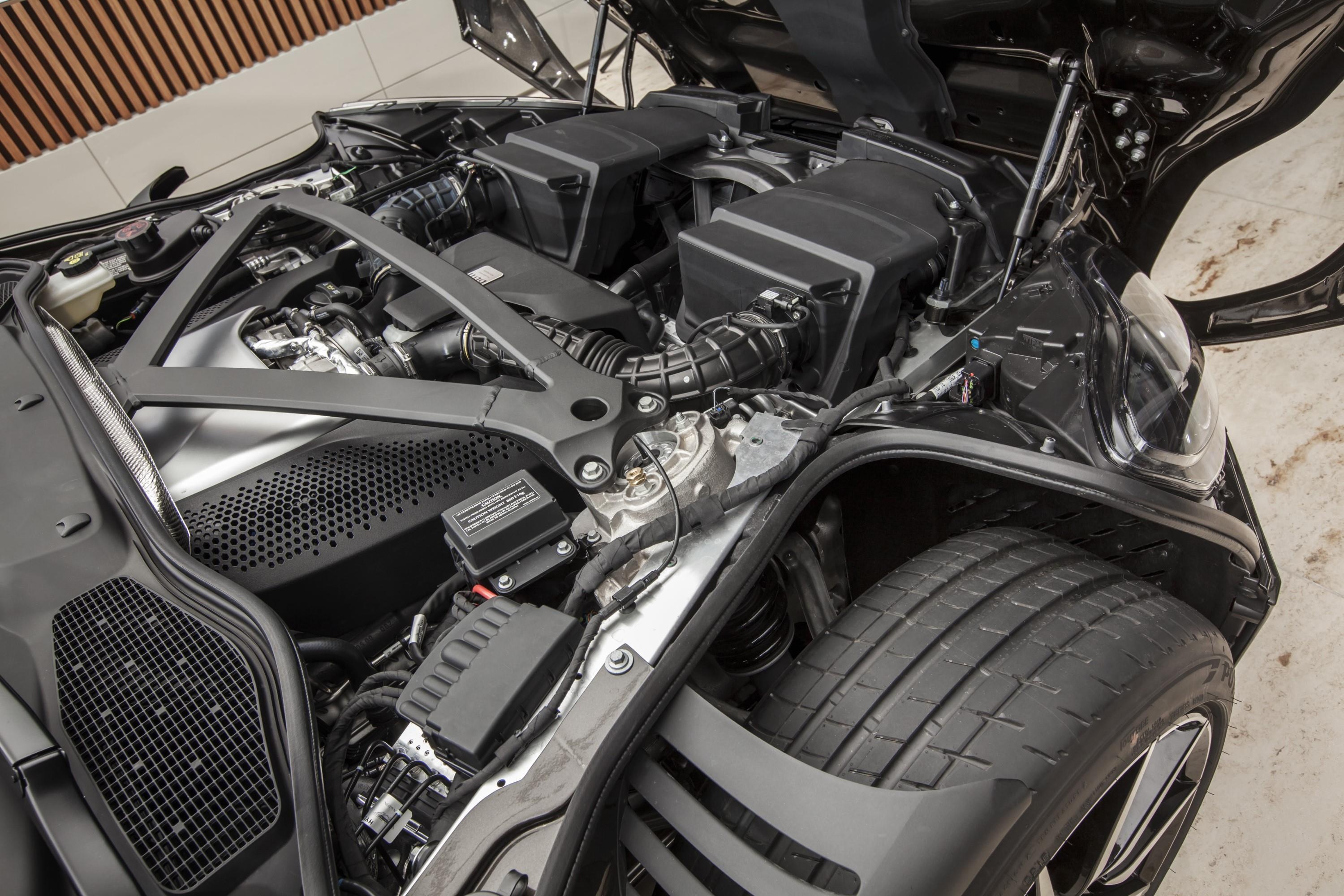 Can canh sieu xe Aston Martin DB11 Kopi Bronze anh 9