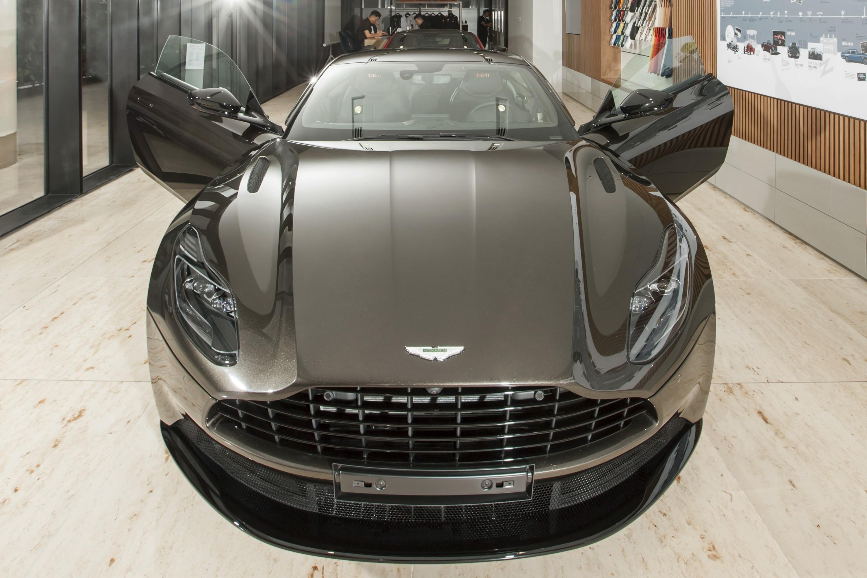 Can canh sieu xe Aston Martin DB11 Kopi Bronze anh 2