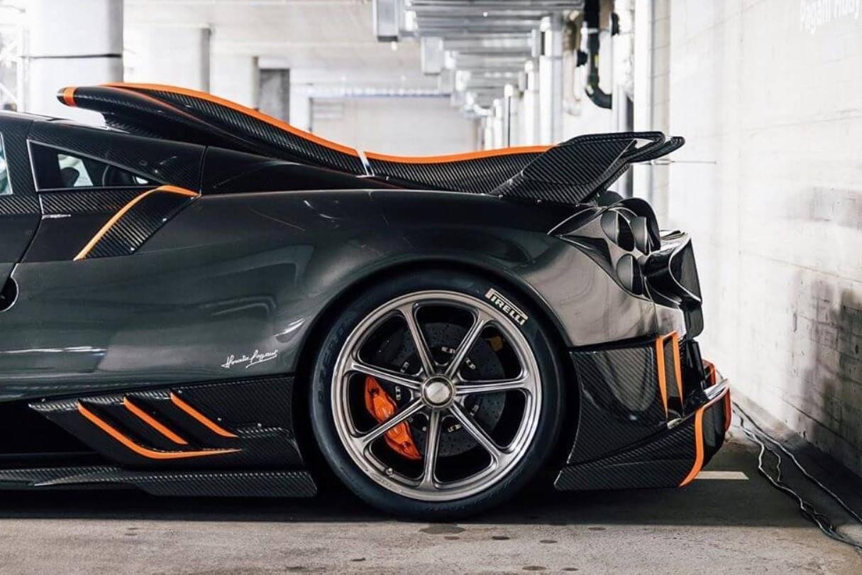 Pagani Huayra Imola ra mat anh 5