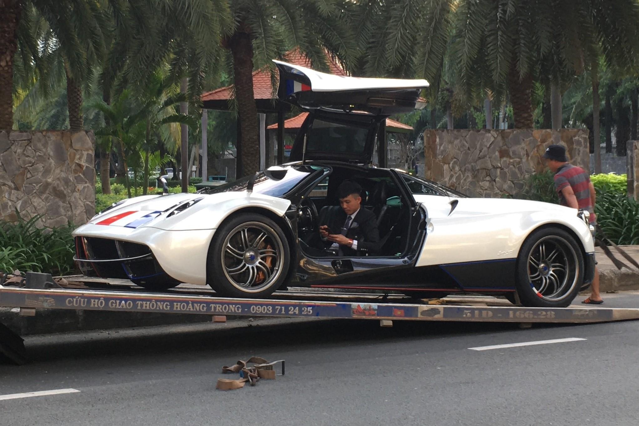 Minh Nhua mang dan xe vao dam cuoi anh 11