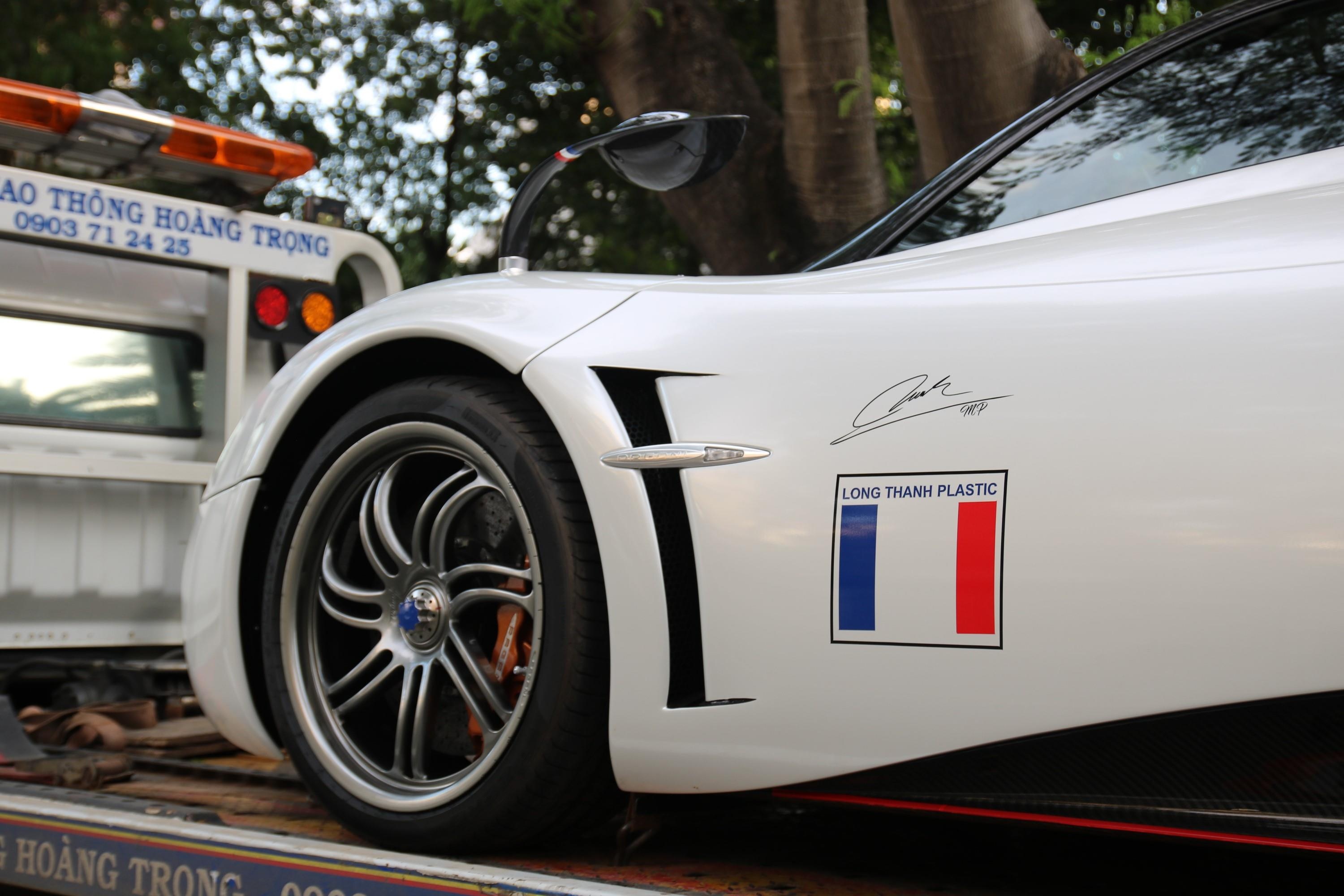 Minh Nhua mang dan xe vao dam cuoi anh 3