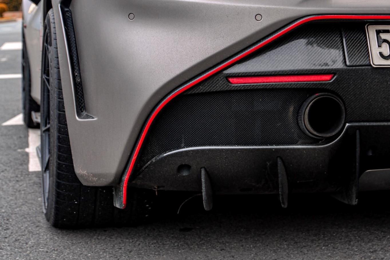 Can canh Ferrari 488 GTB do SVR anh 5