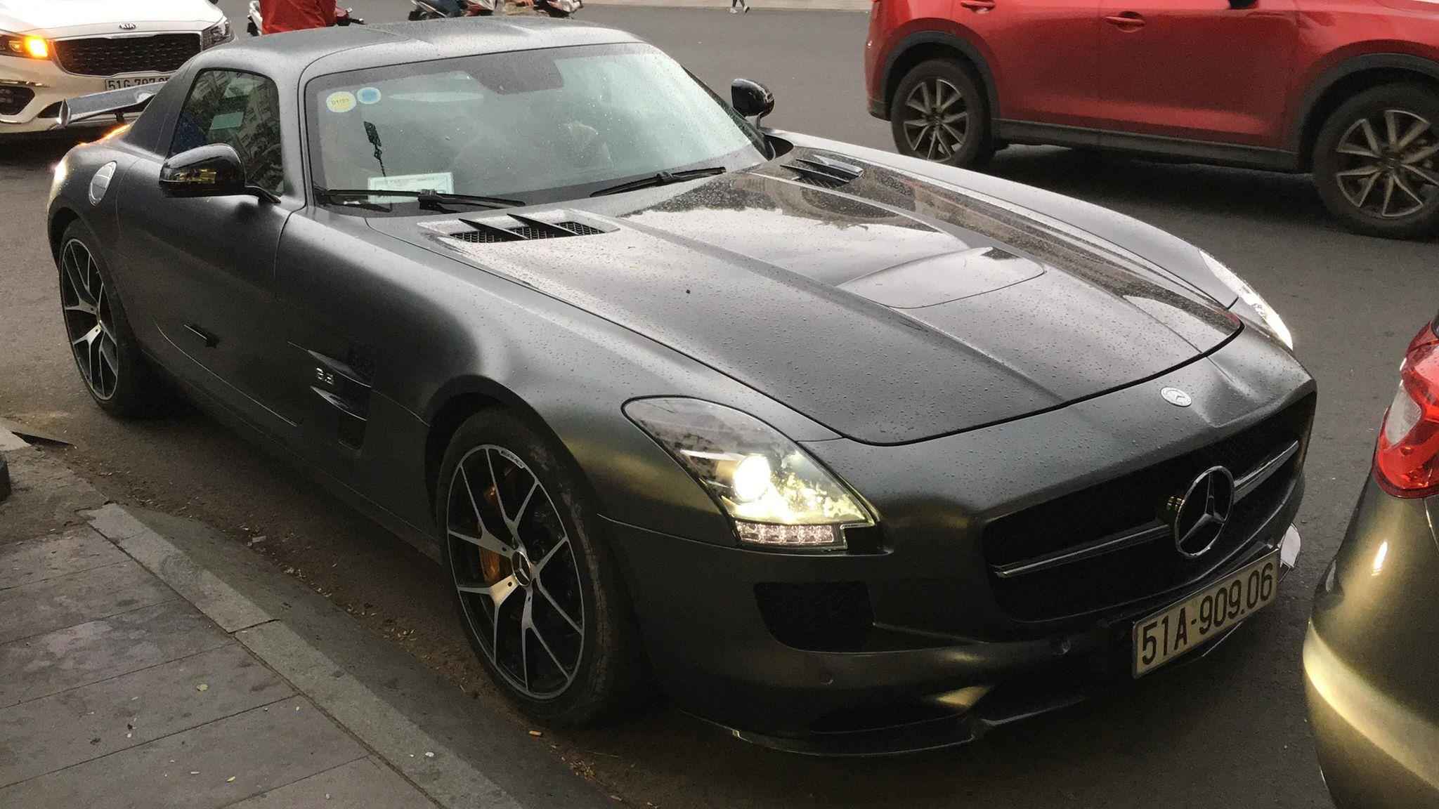 Mercedes-Benz SLS AMG GT Final Editon tai xuat anh 3