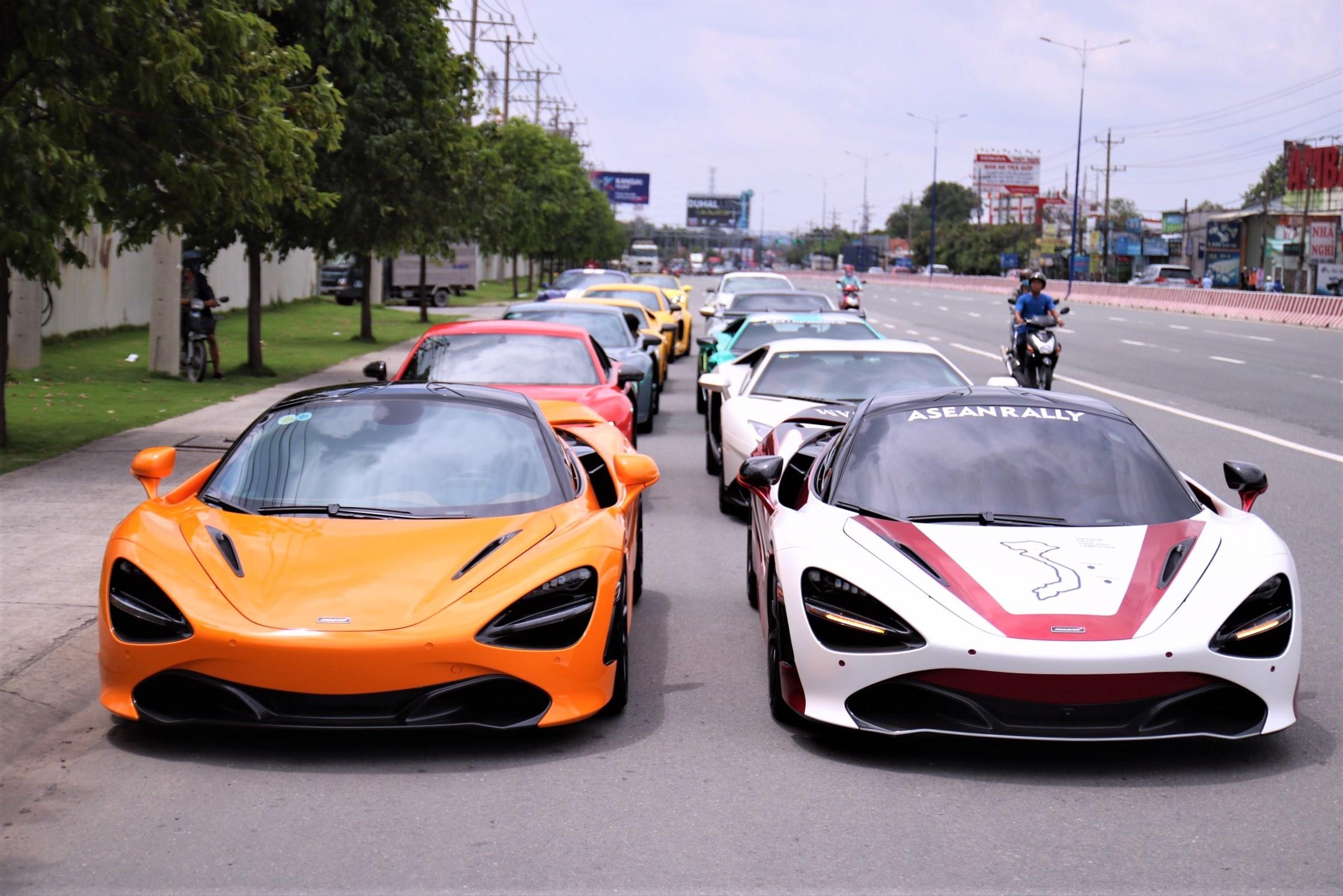 Dan sieu xe tu tap gay nao dong Sai Gon, du mat anh tai Car Passion hinh anh