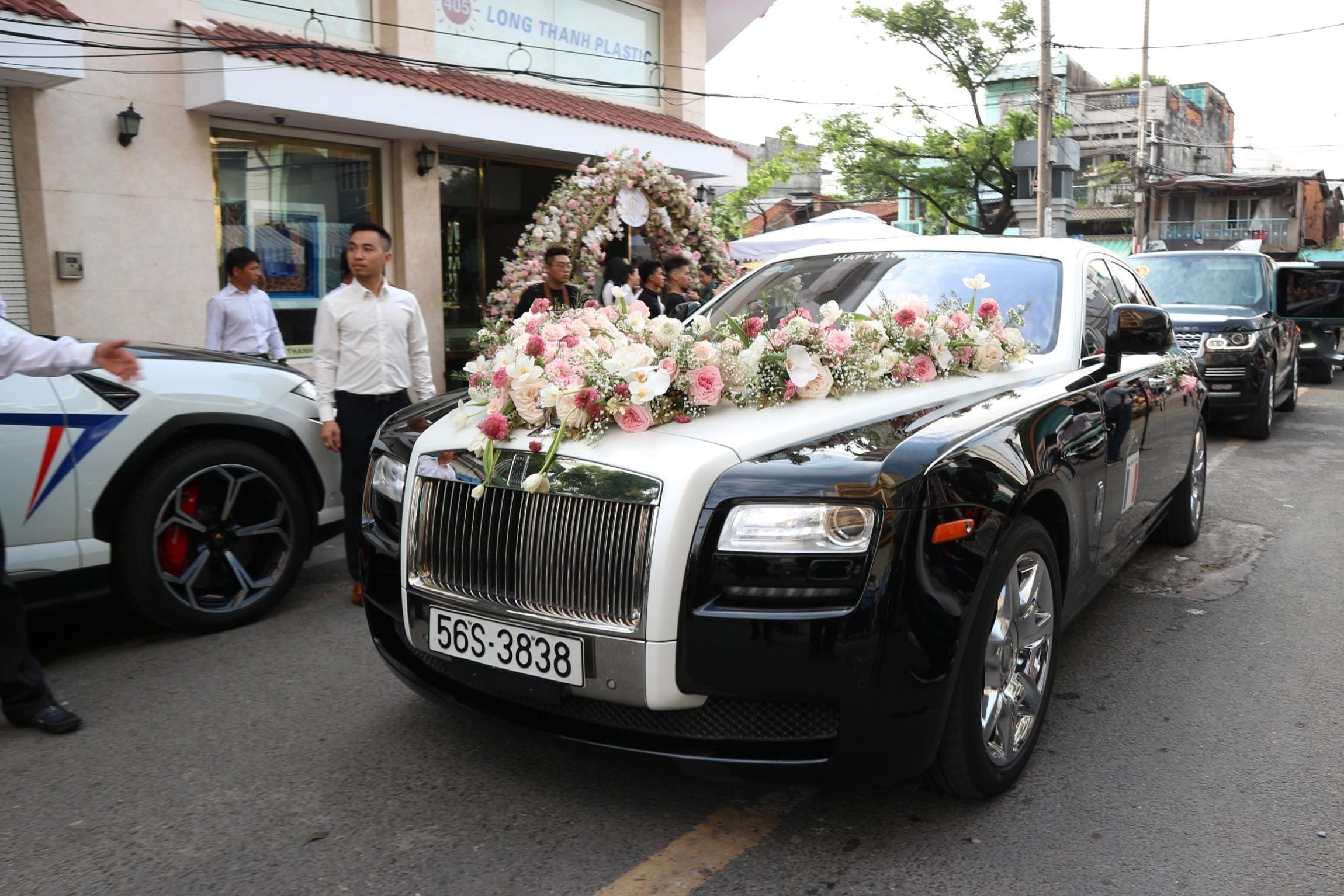 Dan xe dua dau con gai Minh Nhua vang bong sieu xe Pagani Huayra hinh anh