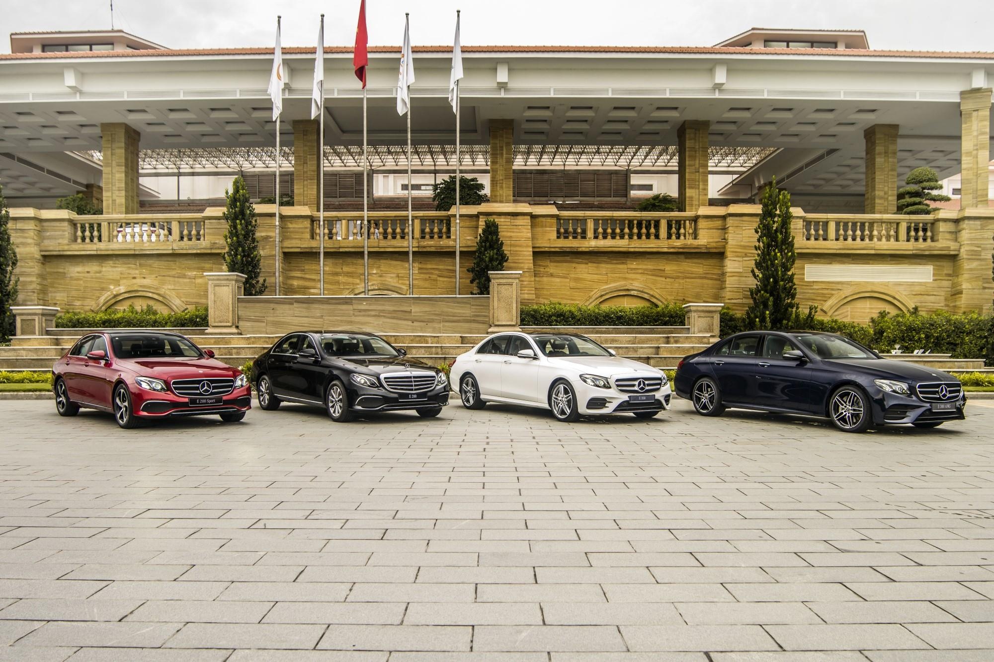 Mercedes-Benz E 300 AMG quay lai anh 8