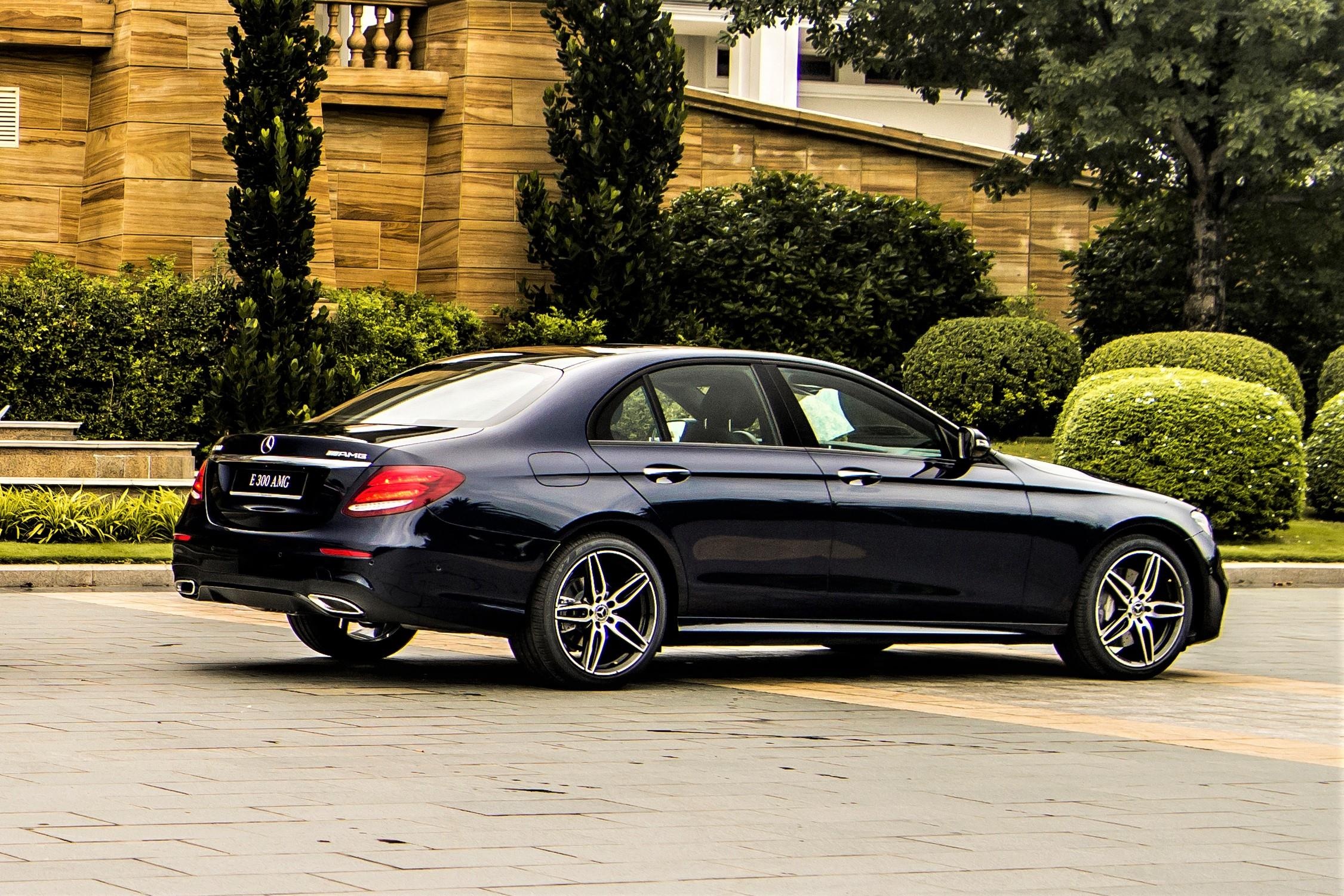 Mercedes-Benz E 300 AMG quay lai anh 7