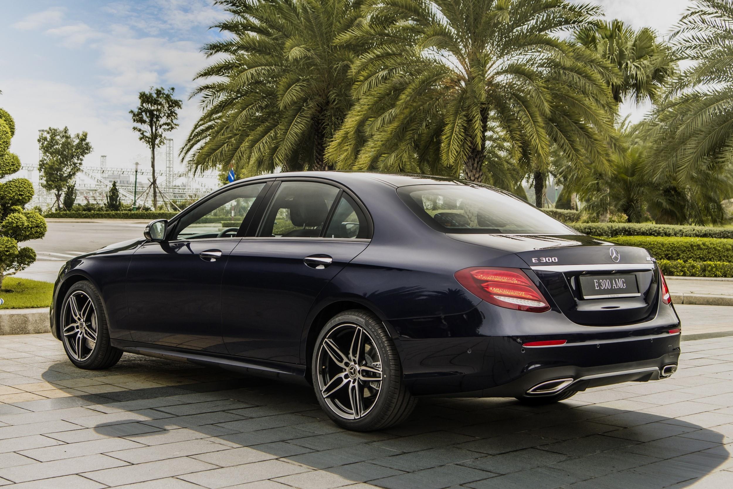 Mercedes-Benz E 300 AMG quay lai anh 6