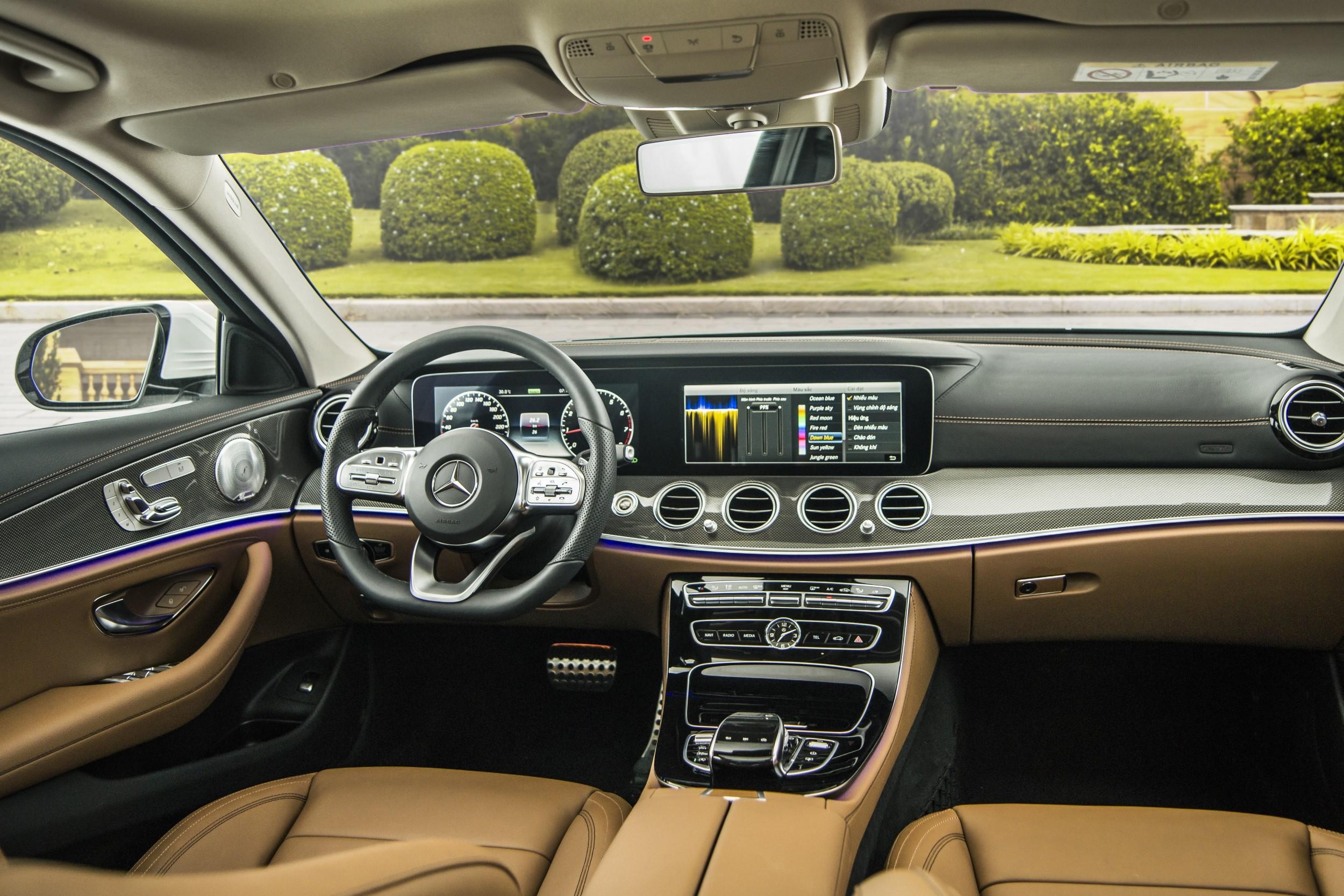 Mercedes-Benz E 300 AMG quay lai anh 5