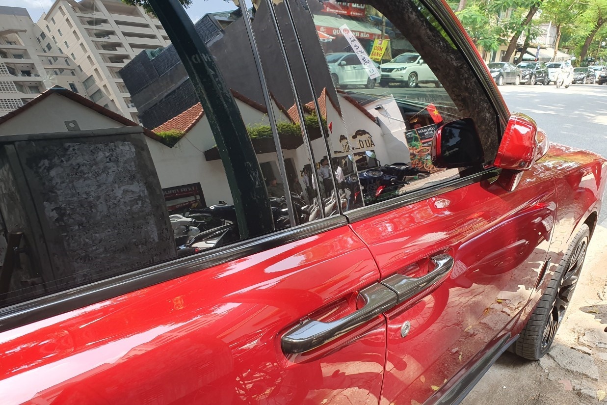 Rolls-Royce Cullinan mau doc dao pho HN anh 8