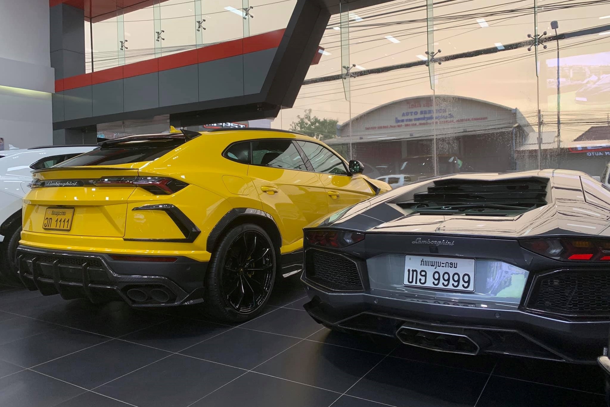 Showroom siêu xe tại Lào ảnh 2 Showroom sieu xe tai Lao anh 2