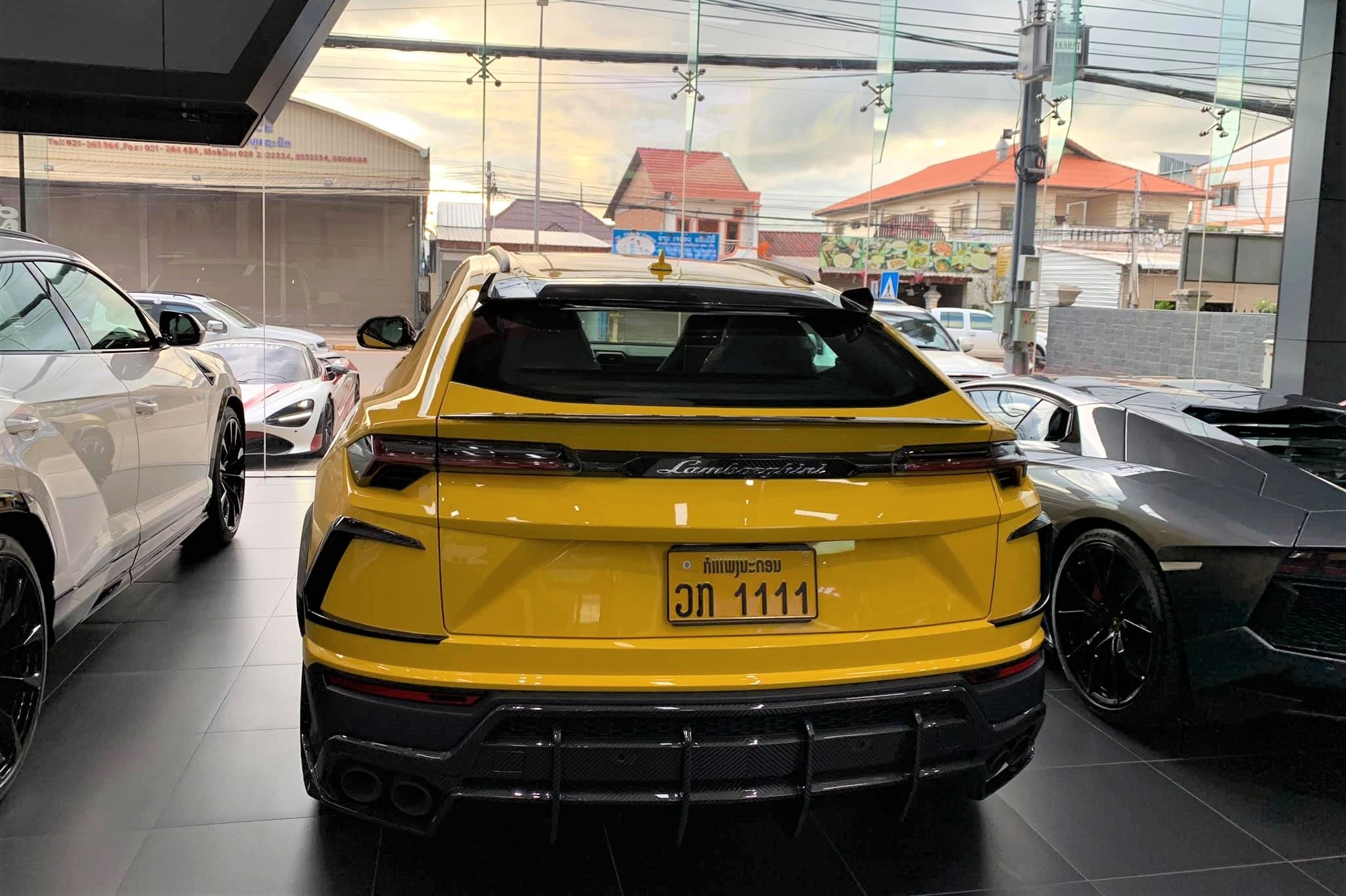 Showroom siêu xe tại Lào ảnh 3 Showroom sieu xe tai Lao anh 3