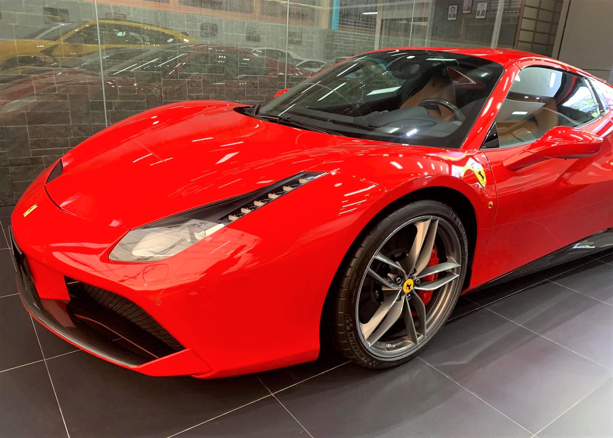 Showroom siêu xe tại Lào ảnh 5 Showroom sieu xe tai Lao anh 5