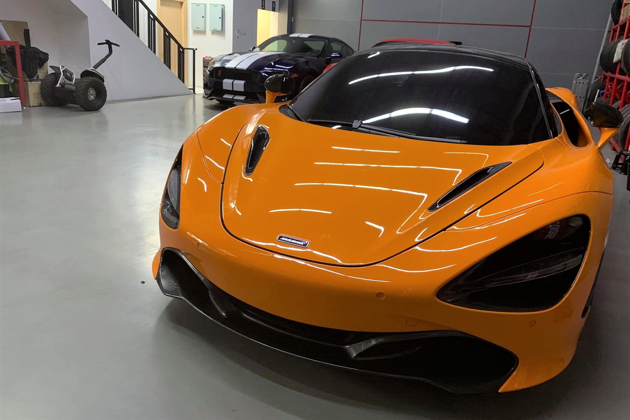 Showroom siêu xe tại Lào ảnh 6 Showroom sieu xe tai Lao anh 6
