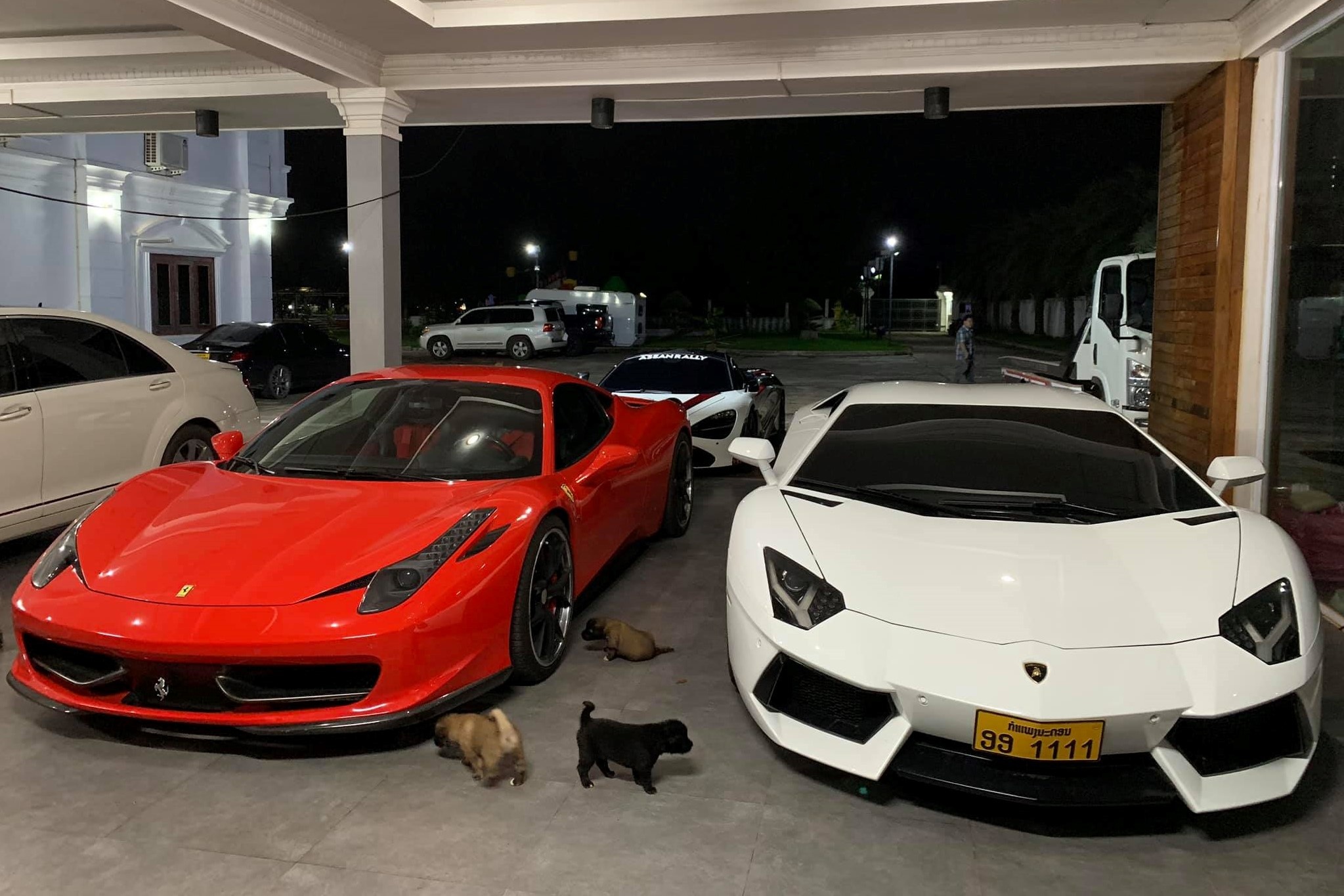 Showroom siêu xe tại Lào ảnh 7 Showroom sieu xe tai Lao anh 7