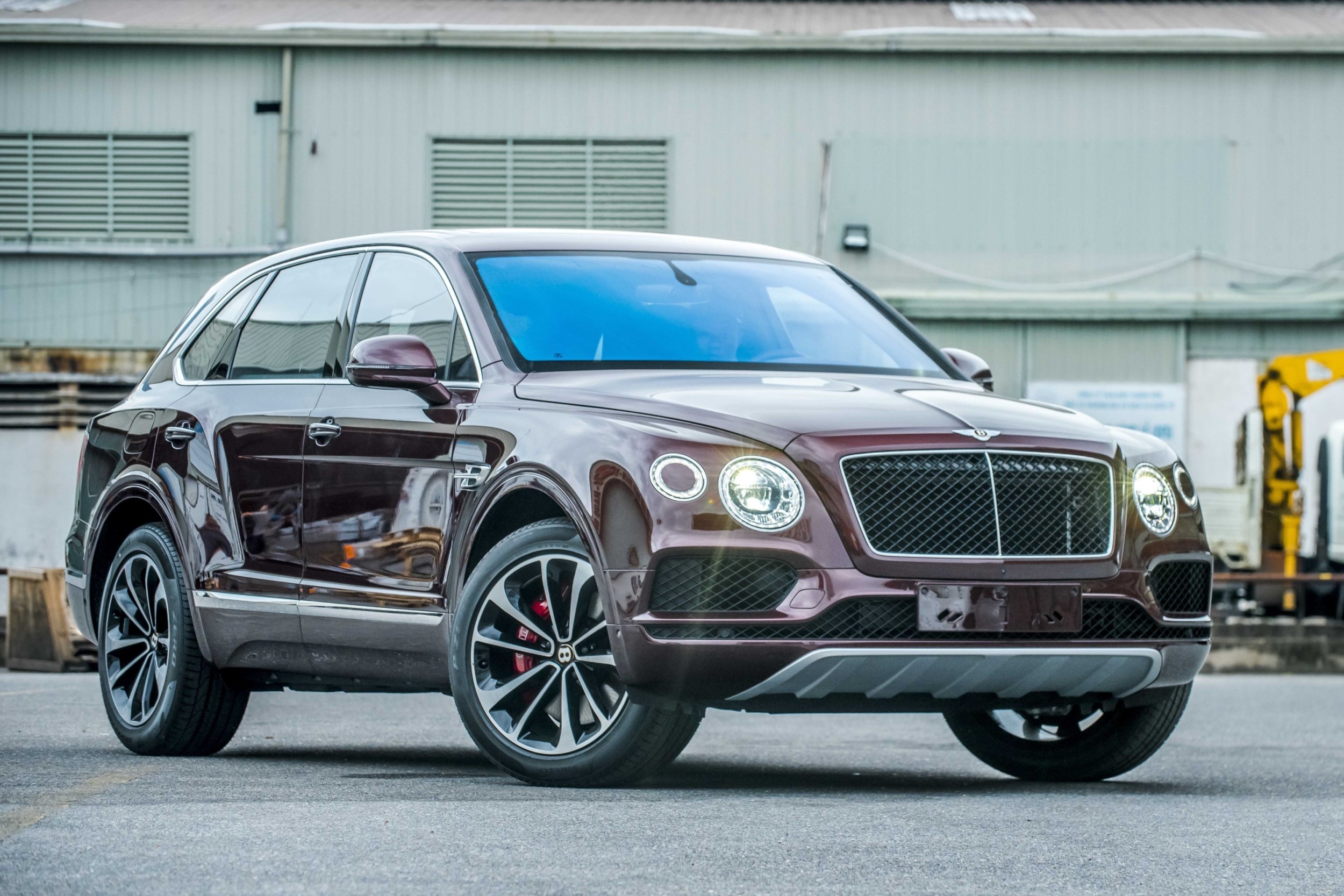 Bentley Bentayga V8 ve Viet Nam anh 1
