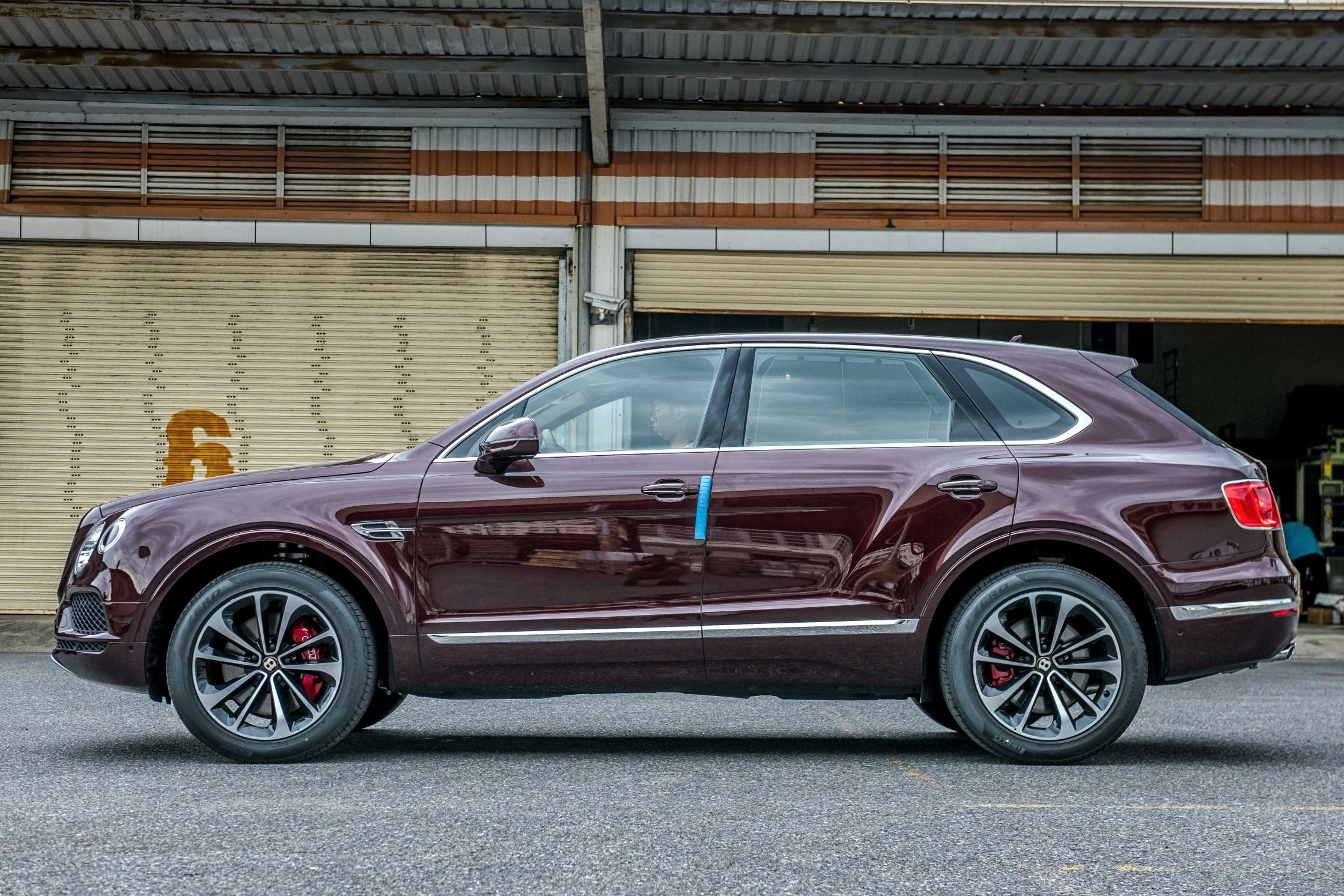 Bentley Bentayga V8 ve Viet Nam anh 2