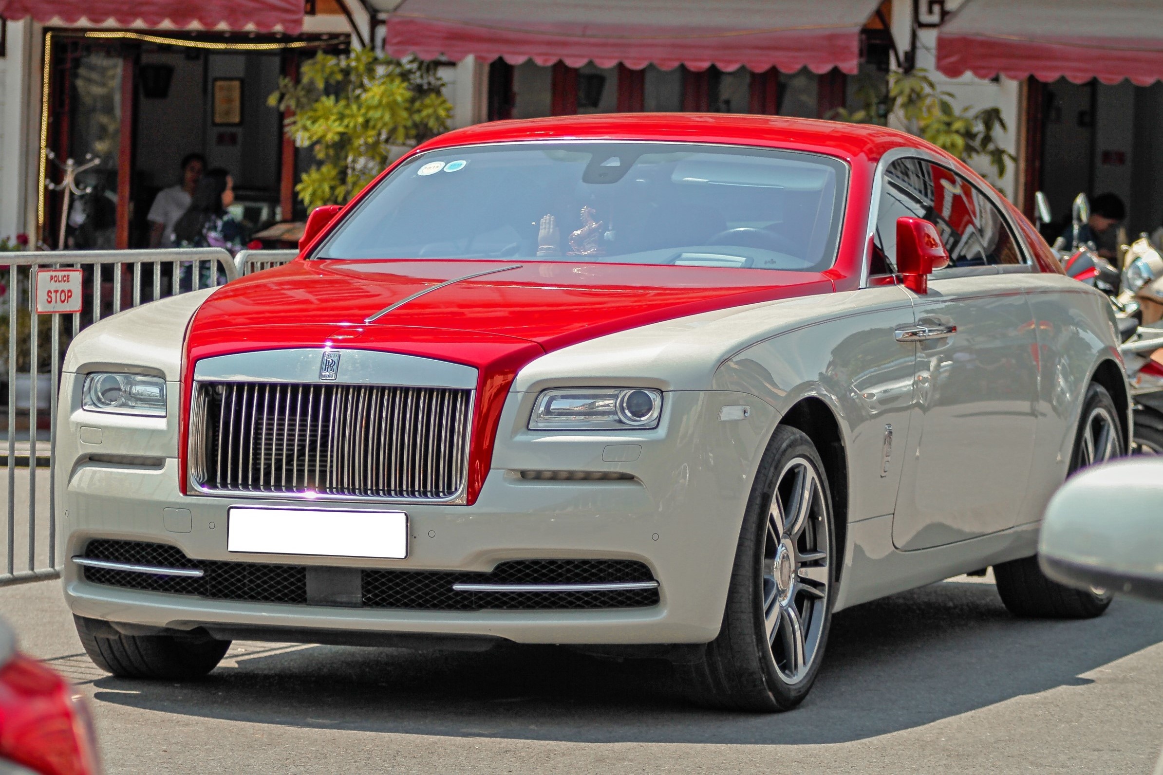 Rolls-Royce Wraith phoi mau la tai Ha Noi anh 1