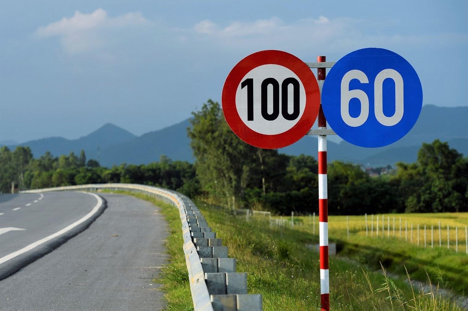 Xe may chi co the chay toi da 40 km/h trong do thi sau ngay 15/10? hinh anh