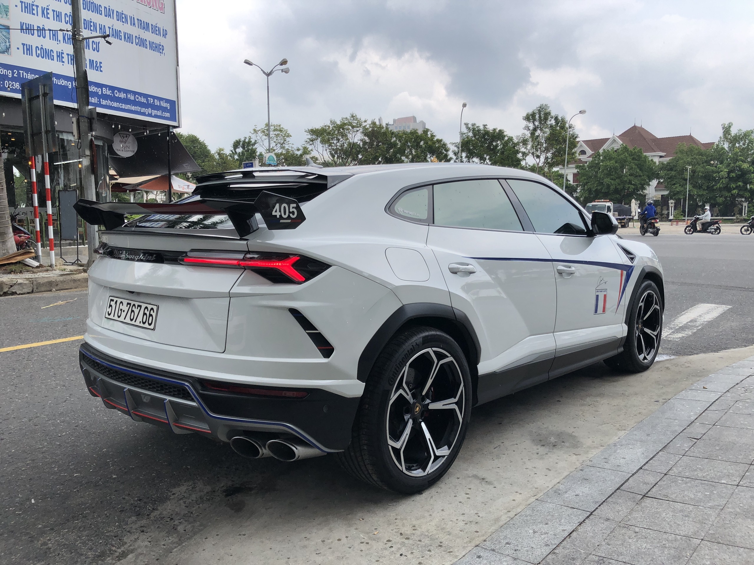 Minh Nhua lot xac Lamborghini Urus anh 8