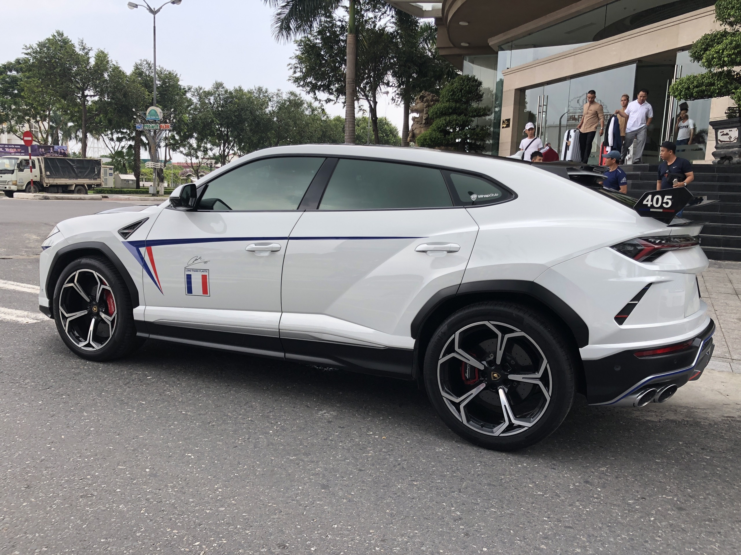 Minh Nhua lot xac Lamborghini Urus anh 10